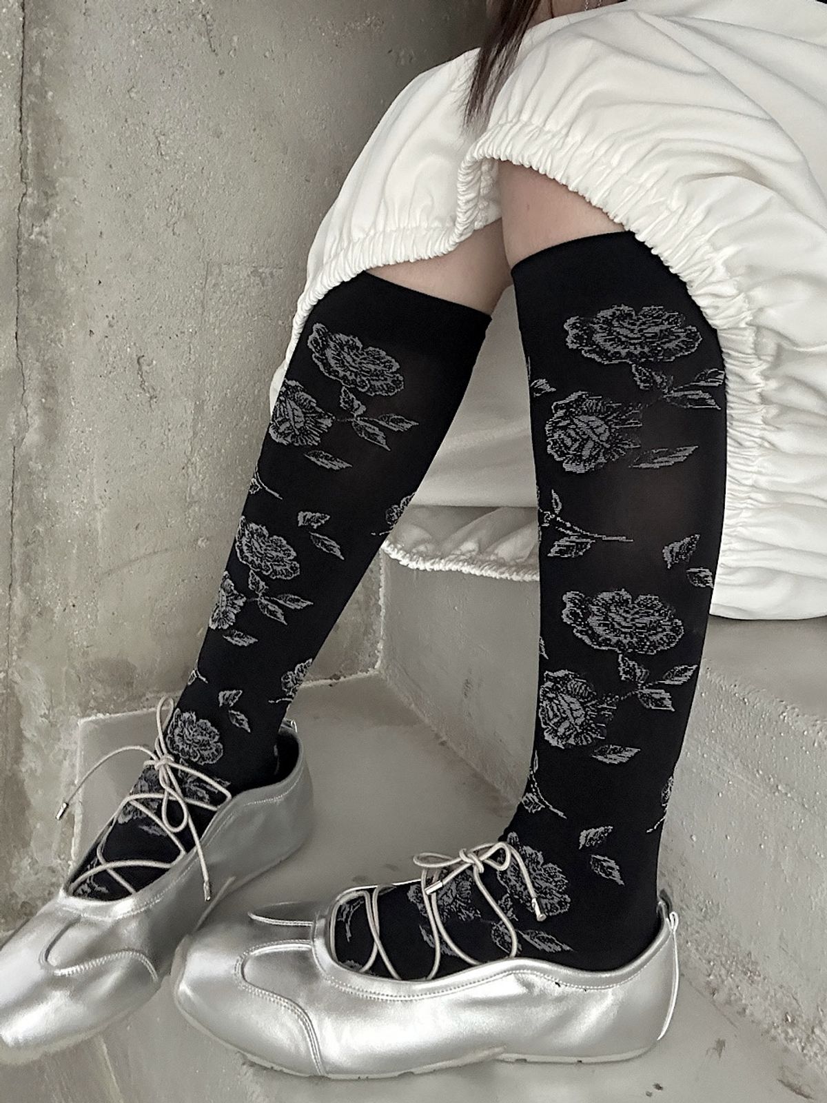 아포엠(APOEM) Flower Sheer Knee Socks(2C)