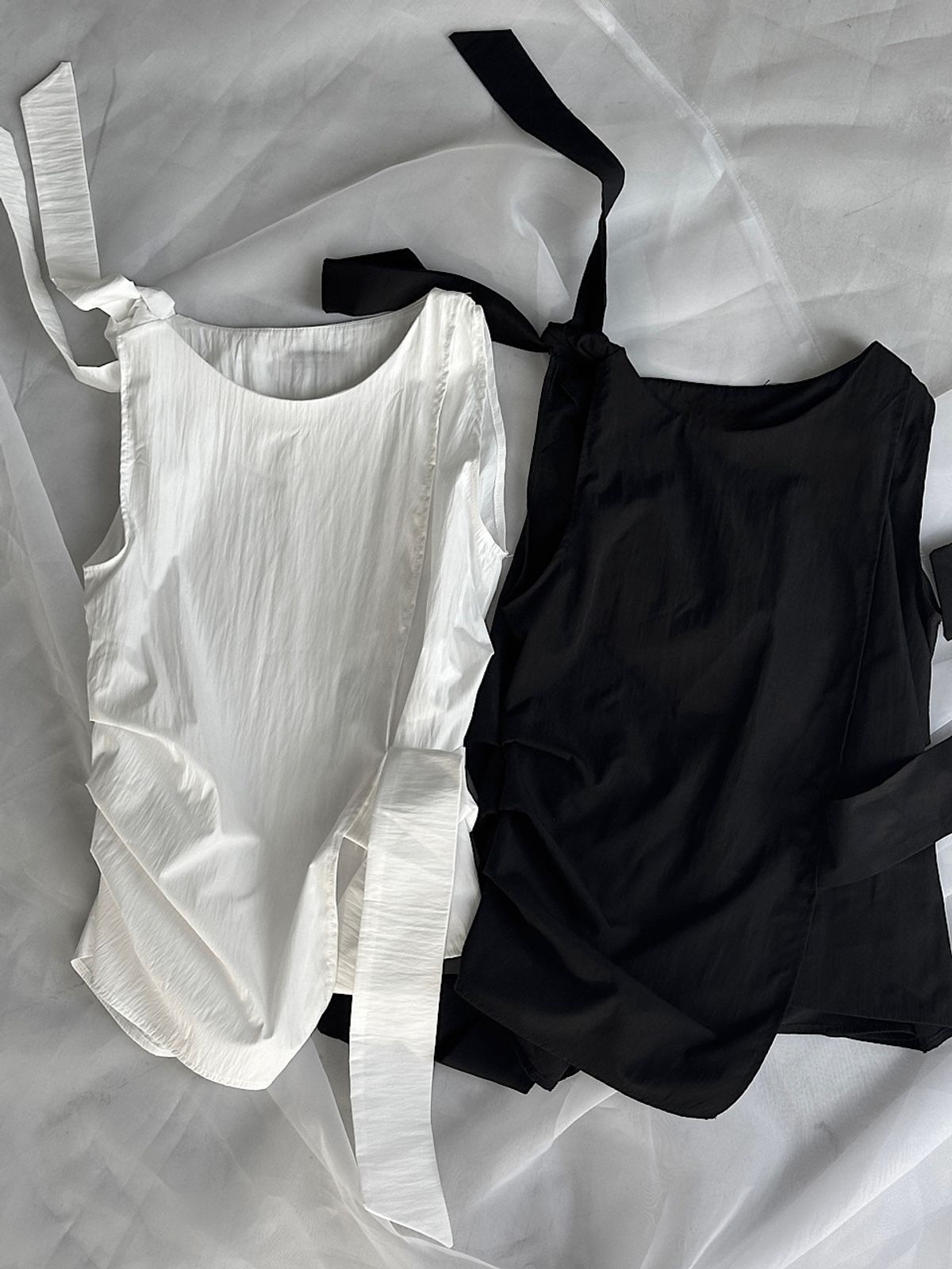 아포엠(APOEM) Drape Tie Blouse (2C)