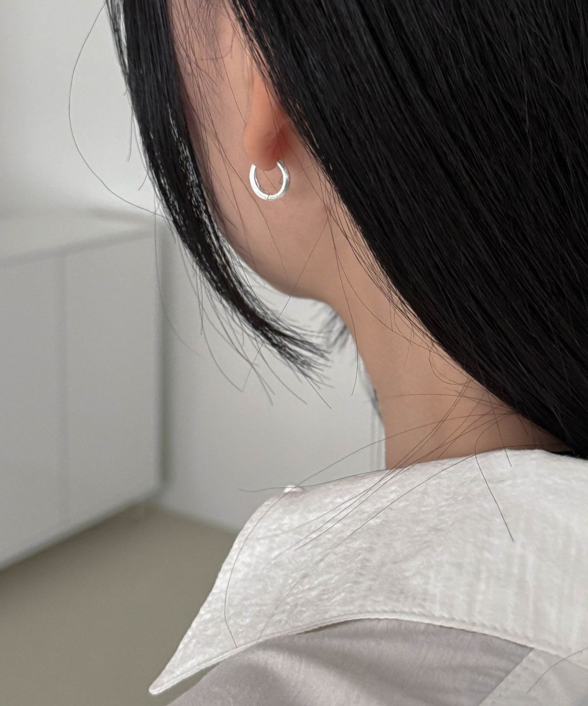 바라두(BARADU) 925 Oval sanding hoop earring