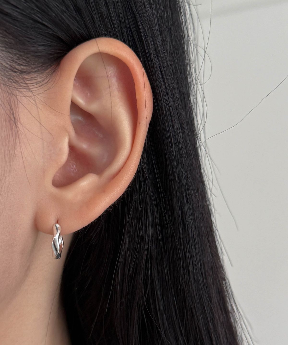 바라두(BARADU) 925 Pointed wave hoop earring