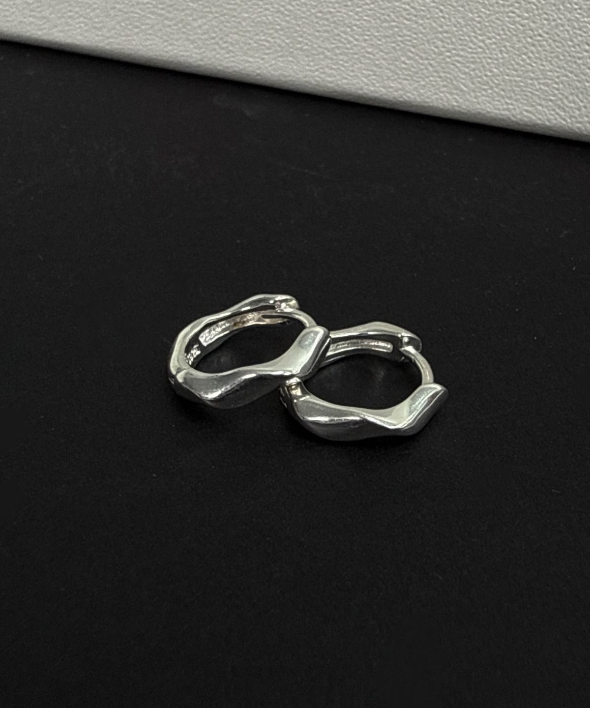 바라두(BARADU) 925 Pointed wave hoop earring
