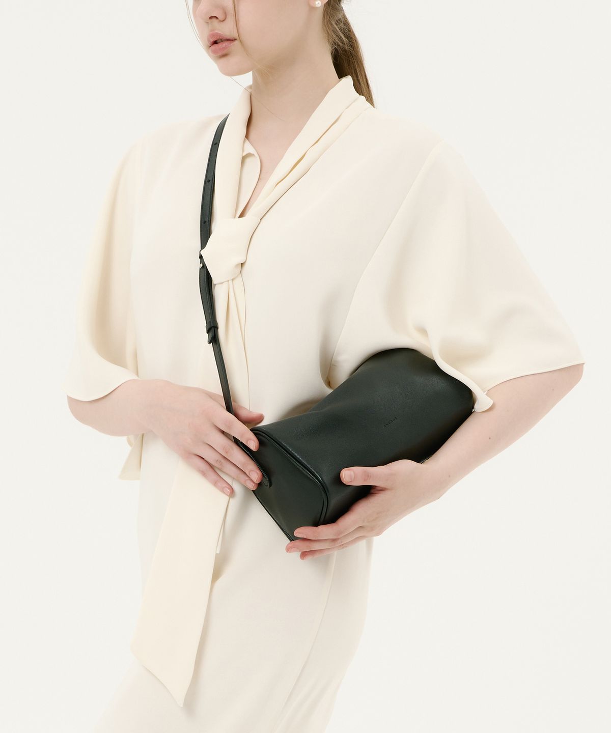 앤오즈(ANODDS) PIDI MEDIUM SHEEPSKIN crossbody shoulder bag