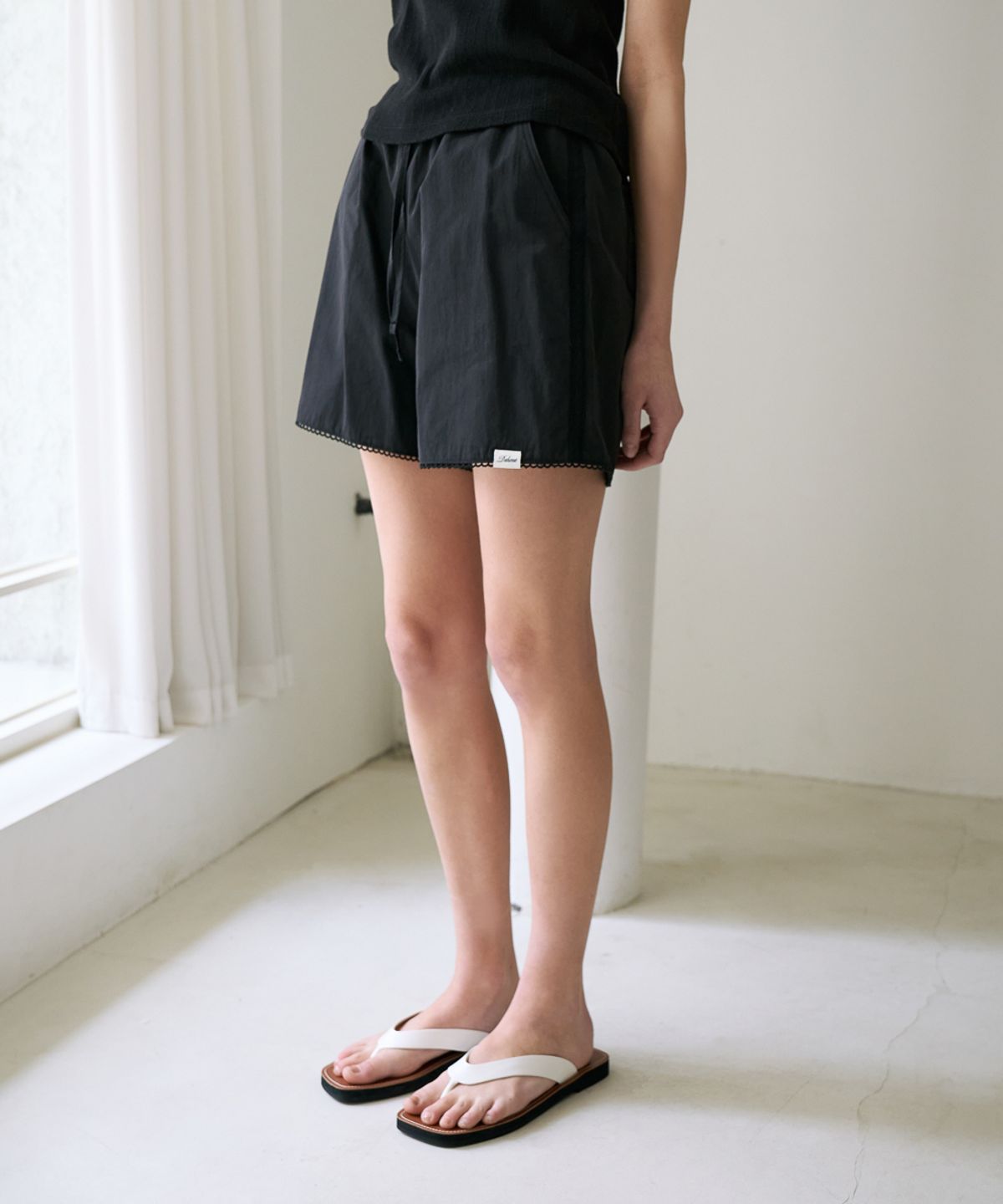 드헤베(DEHEVE) Lace Trim Summer Shorts [Black]