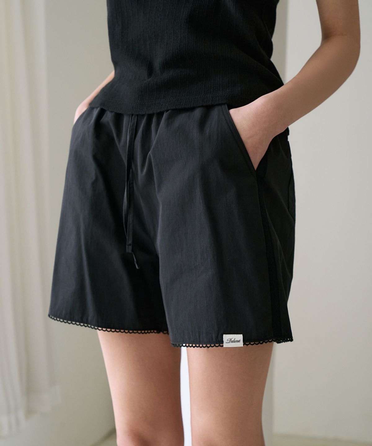 드헤베(DEHEVE) Lace Trim Summer Shorts [Black]