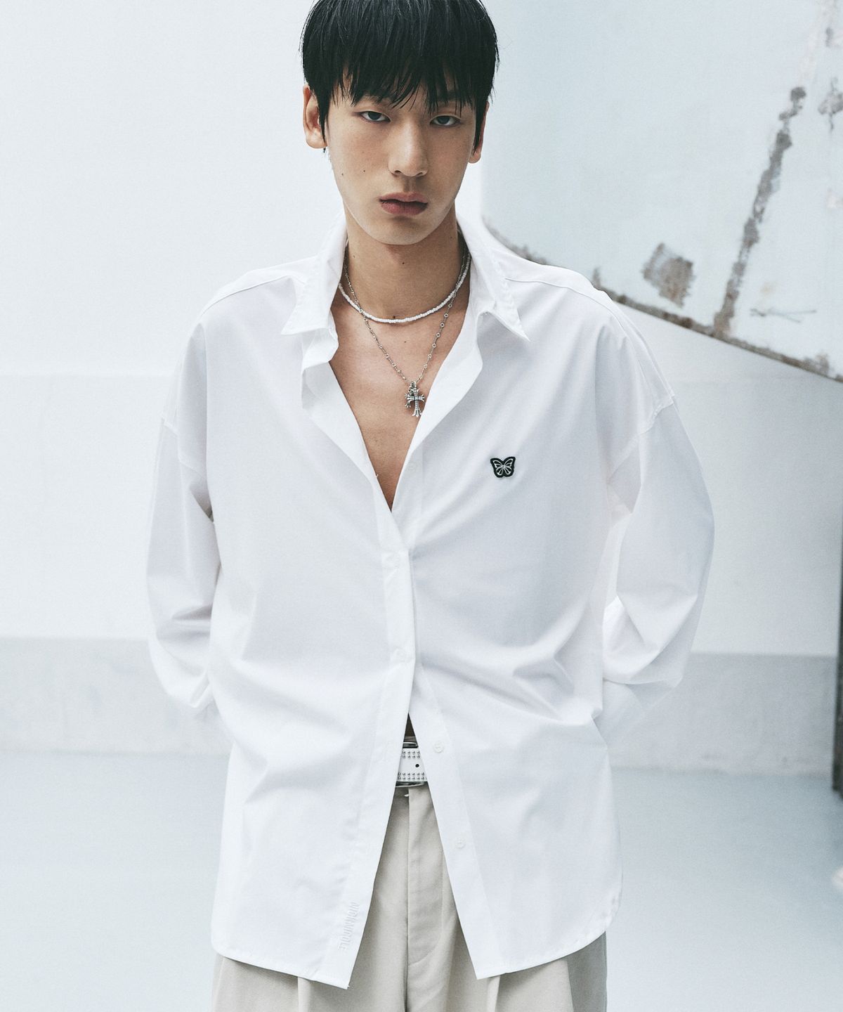 닉앤니콜(NICK&NICOLE) FLUID BUTTERFLY OVERSIZED SHIRT_WHITE