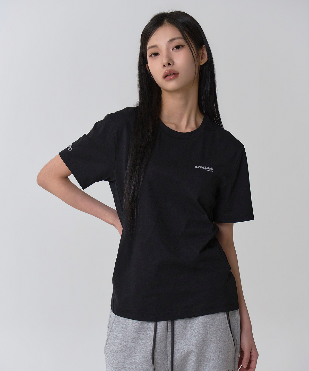 온다웨이브(UNDAWAVE) 레귤러핏 메쉬 절개 티셔츠 (블랙)