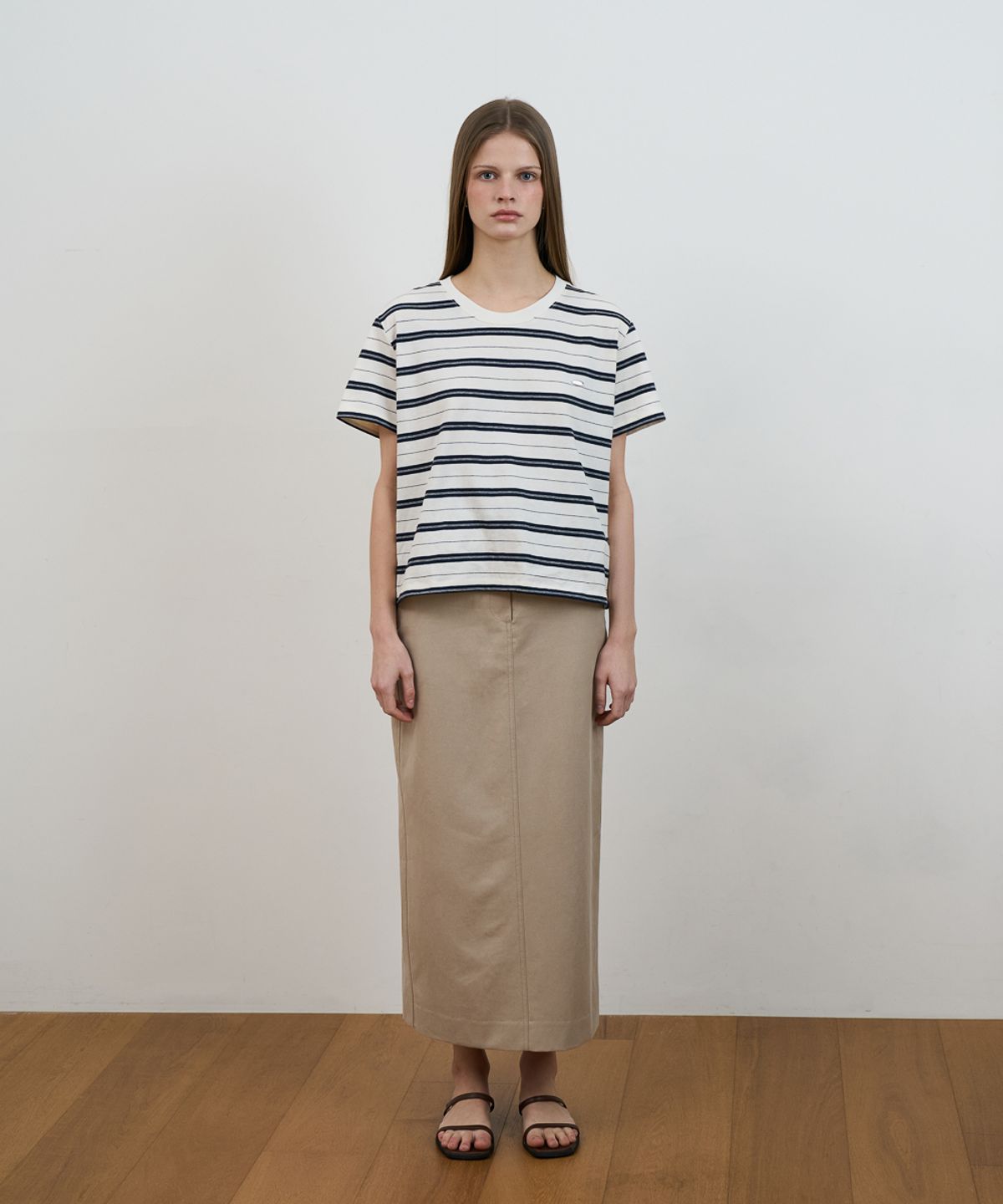 드헤베(DEHEVE) Minimal Logo Stripe T-shirt [Ivory]