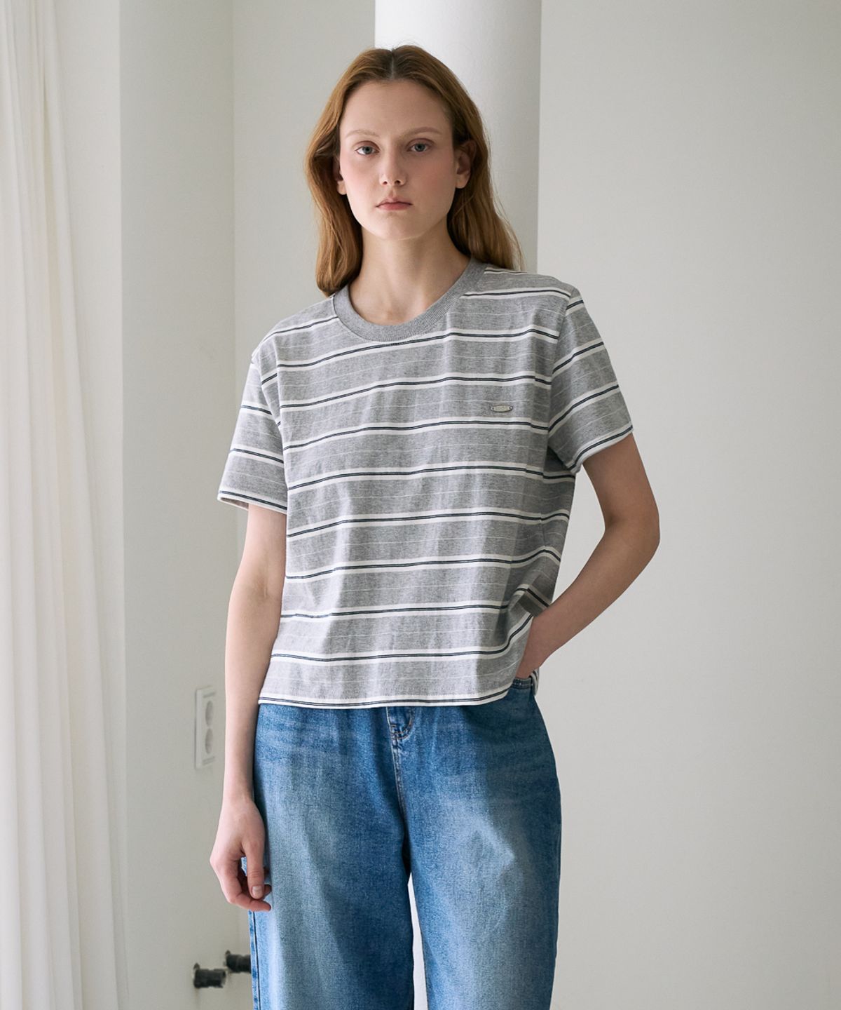 드헤베(DEHEVE) Minimal Logo Stripe T-shirt [Gray]