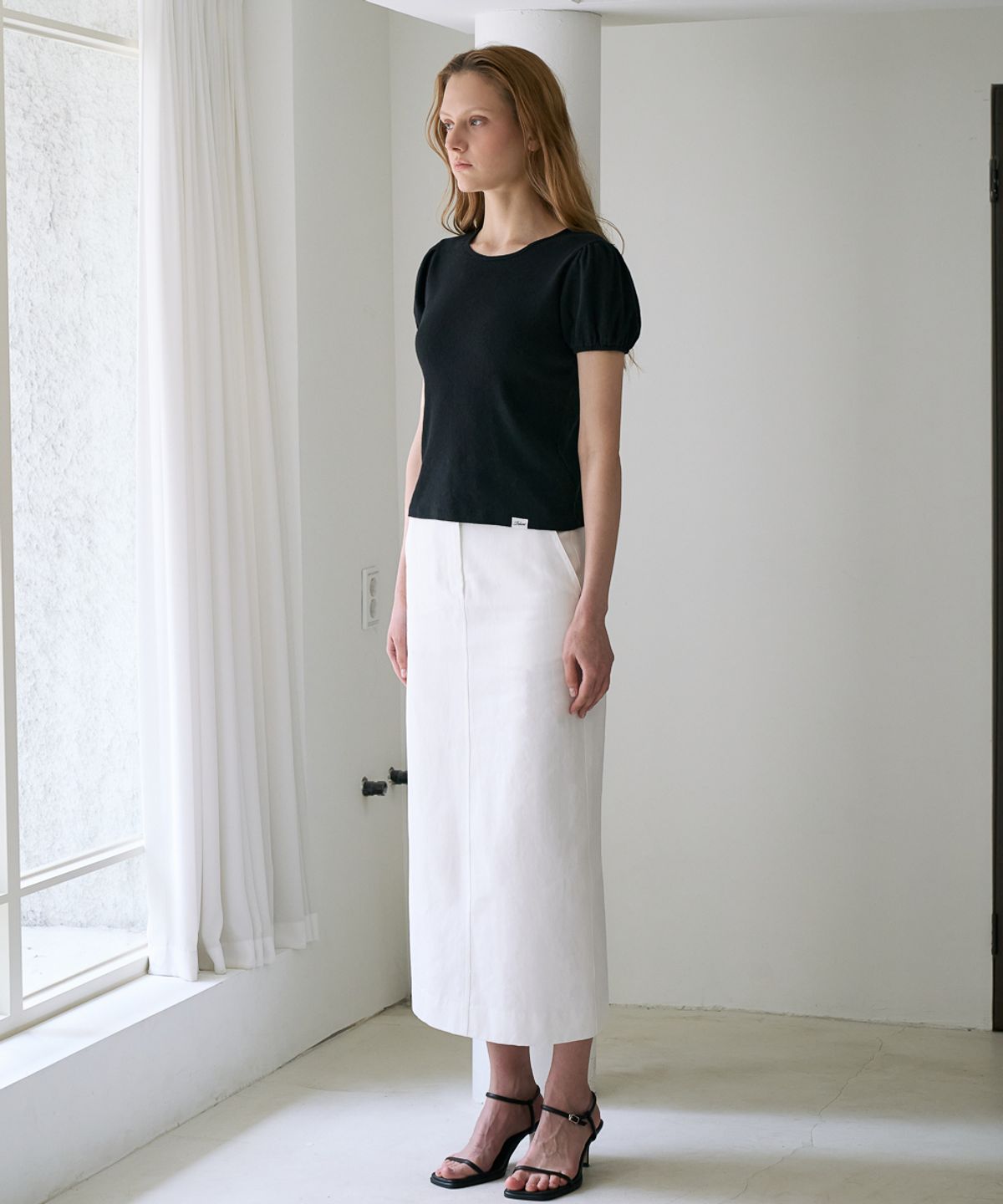 드헤베(DEHEVE) Label Point Puff T-shirt [Black]