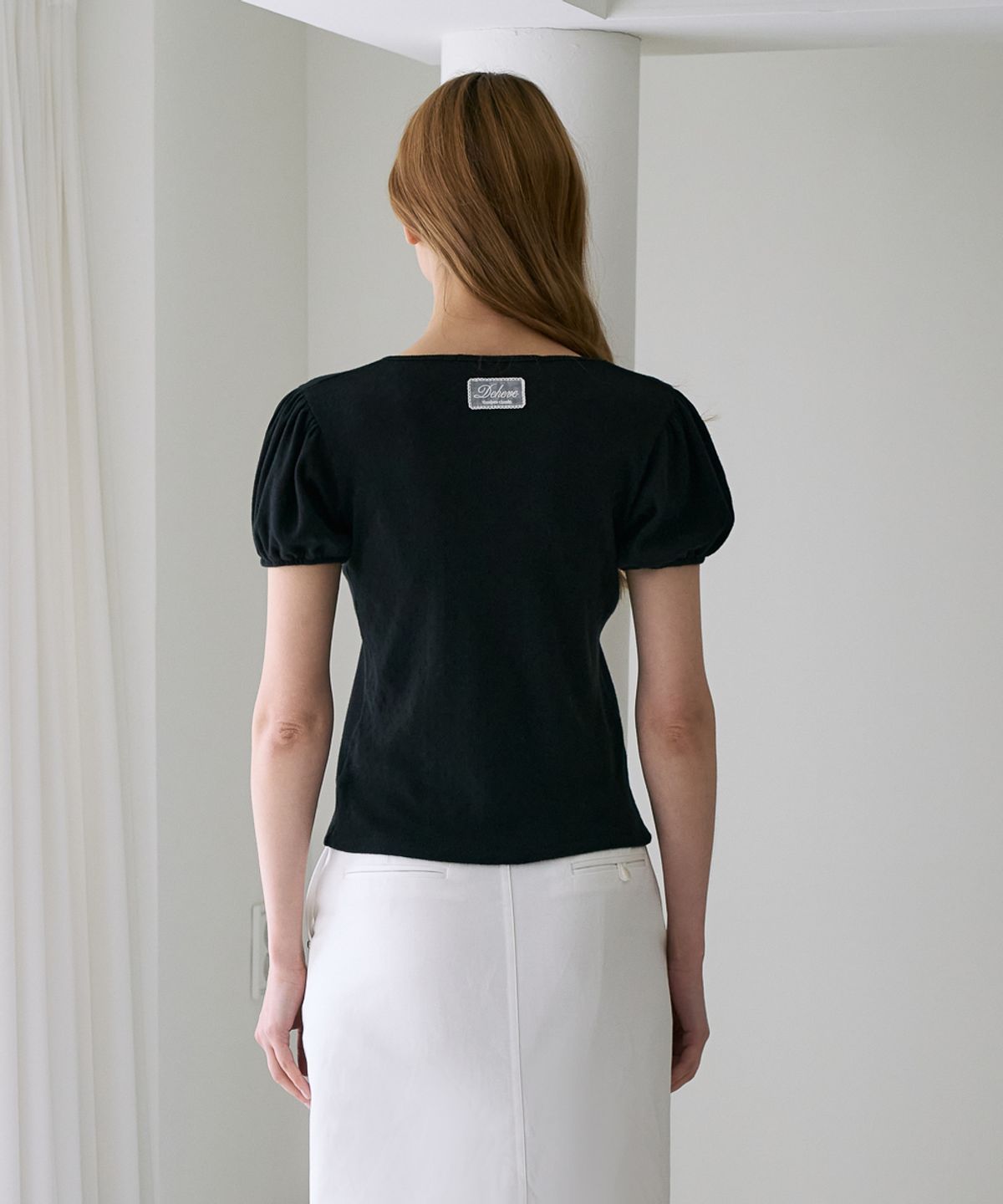 드헤베(DEHEVE) Label Point Puff T-shirt [Black]