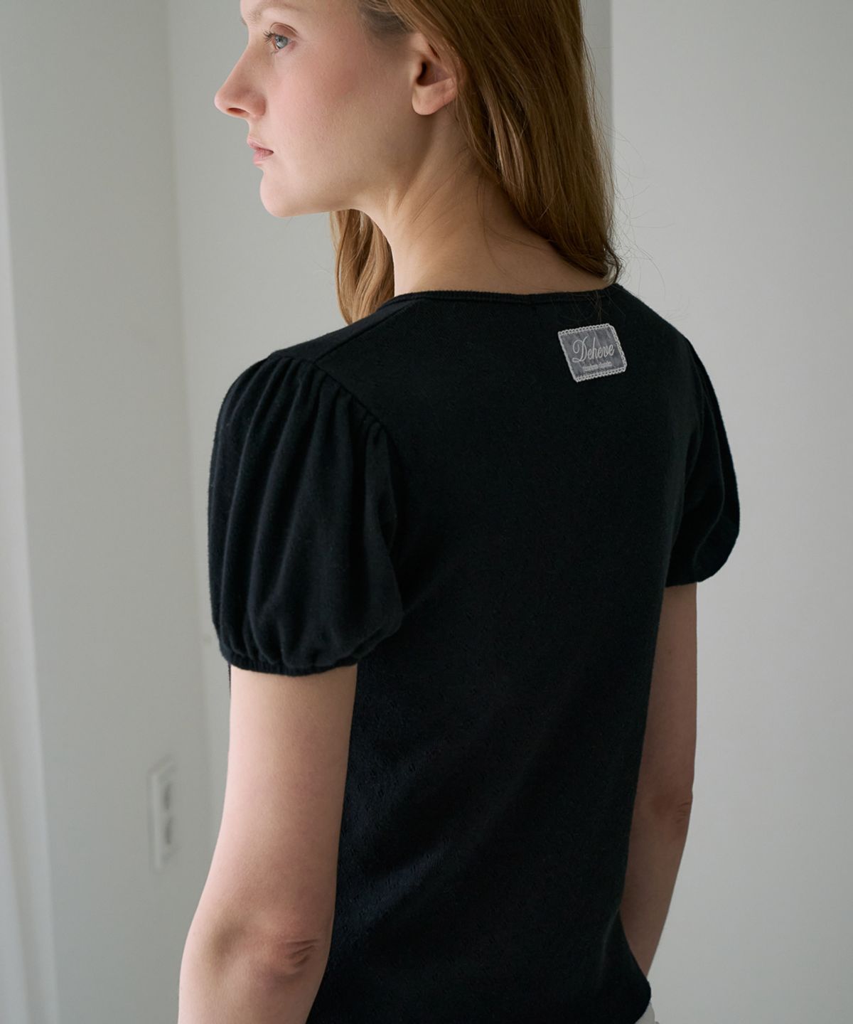 드헤베(DEHEVE) Label Point Puff T-shirt [Black]