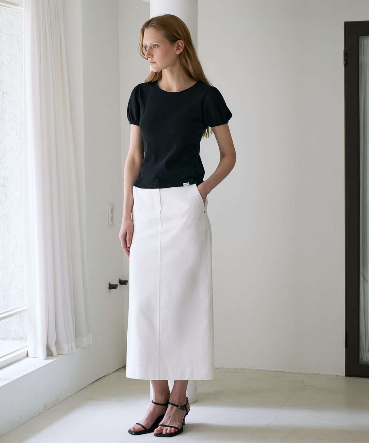 드헤베(DEHEVE) Label Point Puff T-shirt [Black]