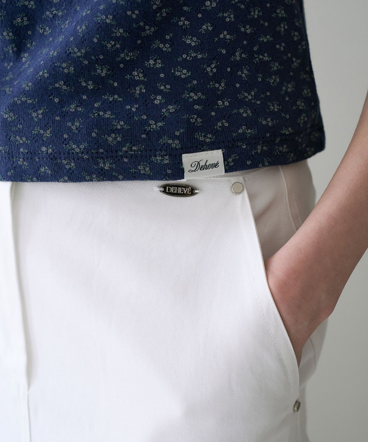 드헤베(DEHEVE) Flower Lace T-shirt [Navy]
