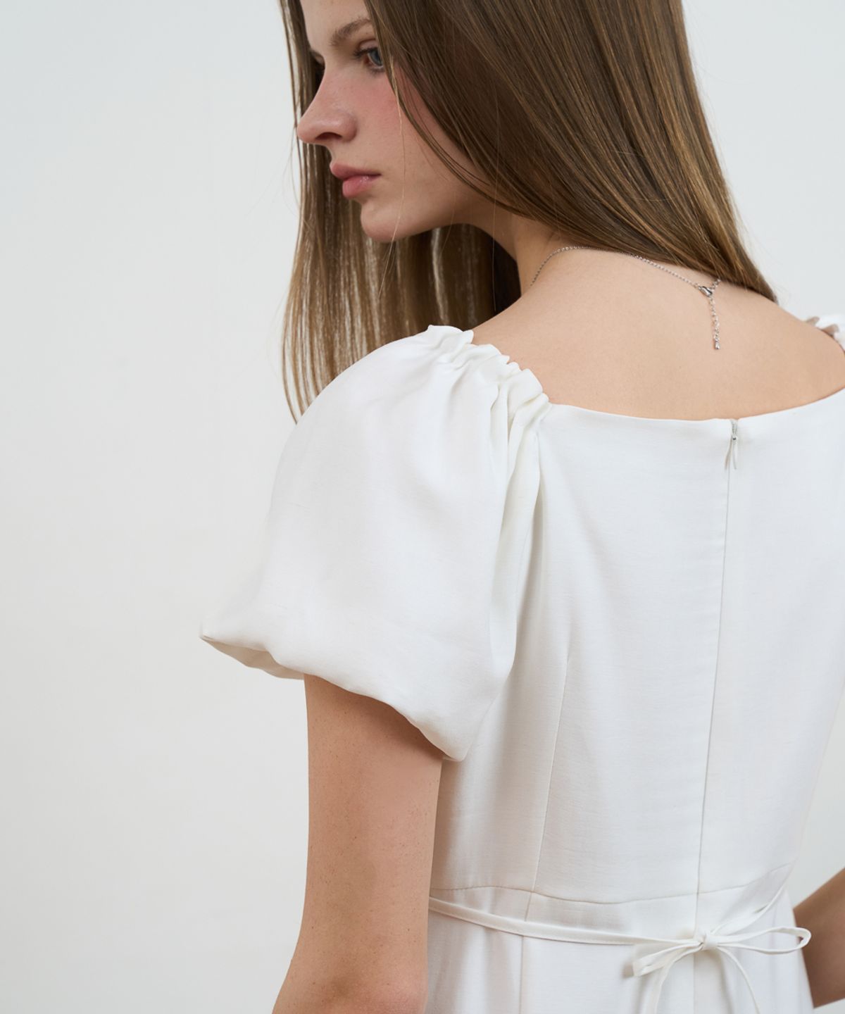 드헤베(DEHEVE) Square Neck Puff Dress [Ivory]