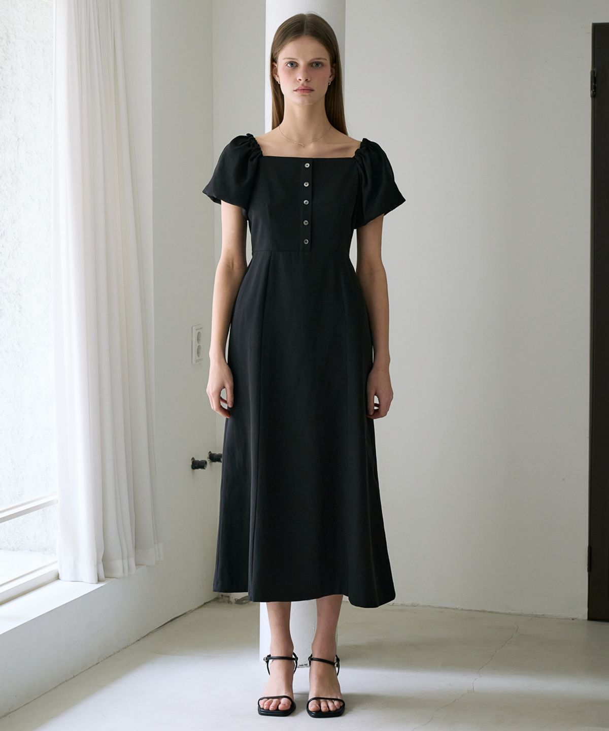 드헤베(DEHEVE) Square Neck Puff Dress [Black]
