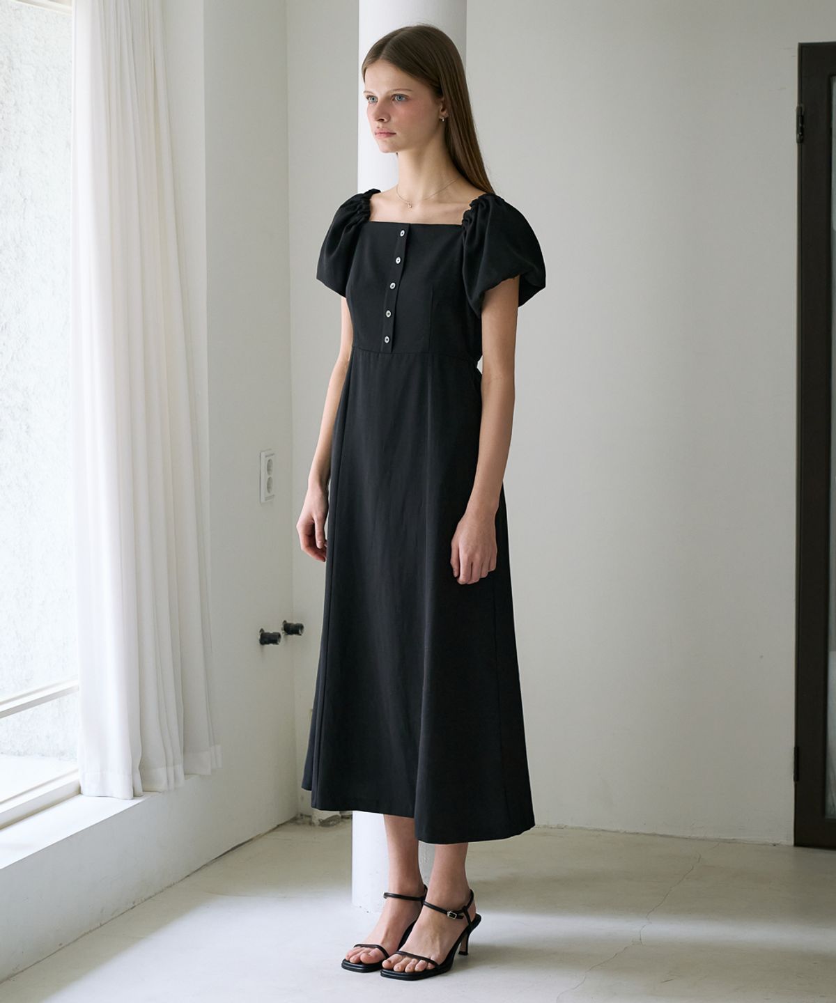 드헤베(DEHEVE) Square Neck Puff Dress [Black]