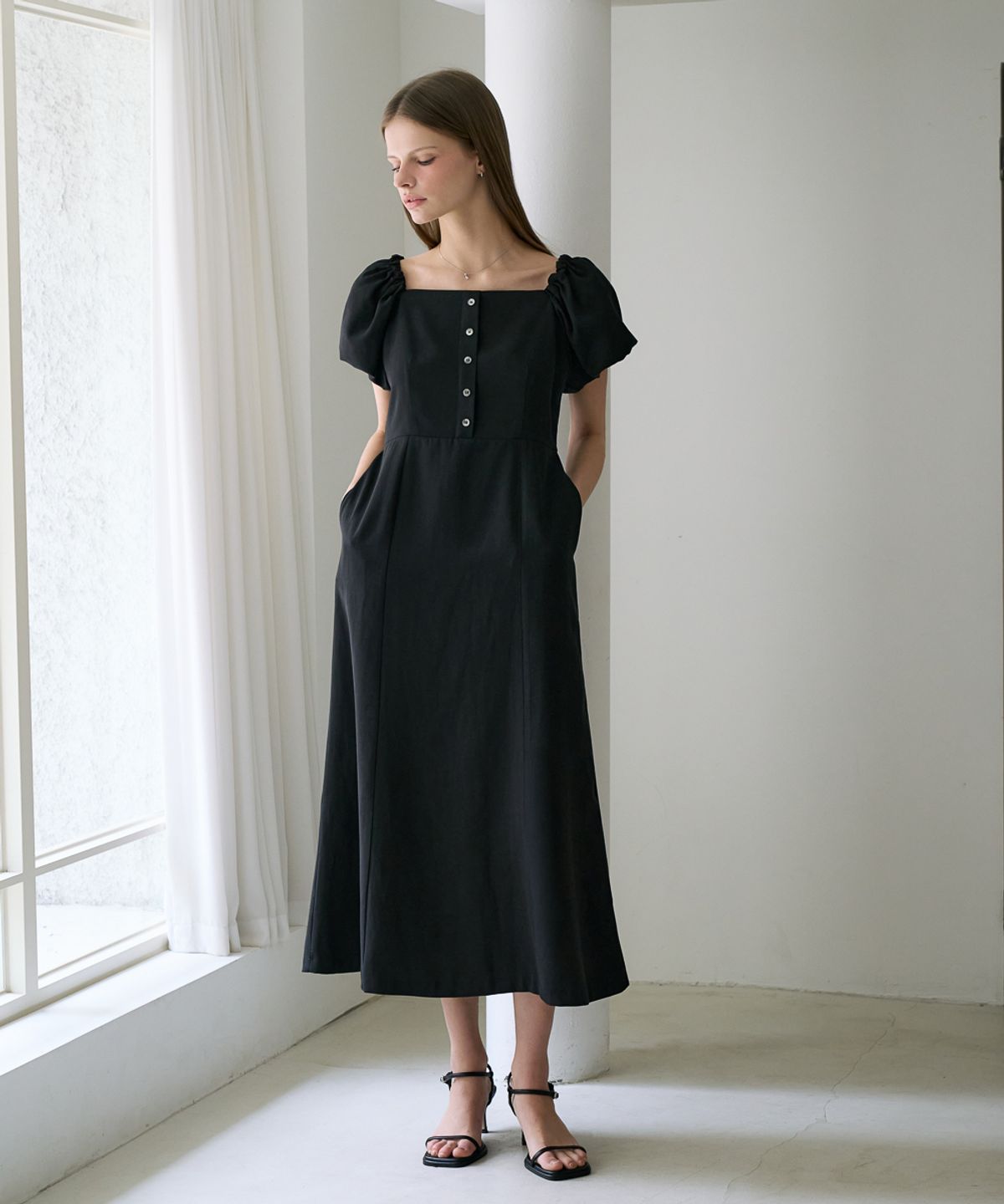 드헤베(DEHEVE) Square Neck Puff Dress [Black]