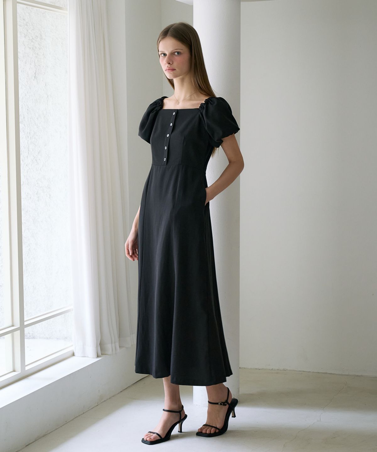 드헤베(DEHEVE) Square Neck Puff Dress [Black]