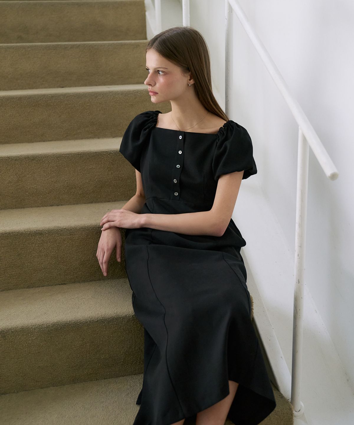 드헤베(DEHEVE) Square Neck Puff Dress [Black]