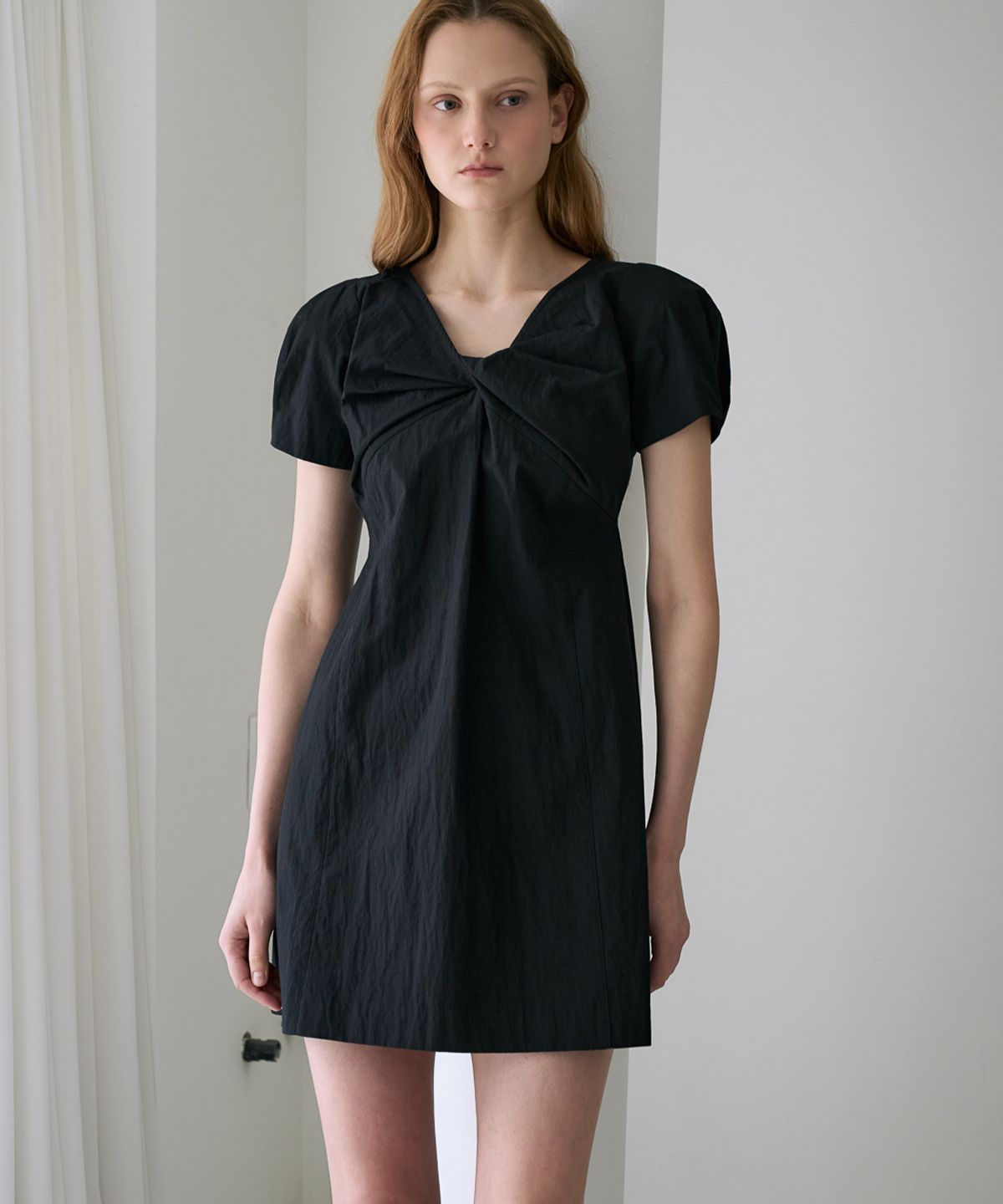 드헤베(DEHEVE) Twist Flare Mini Dress [Black]