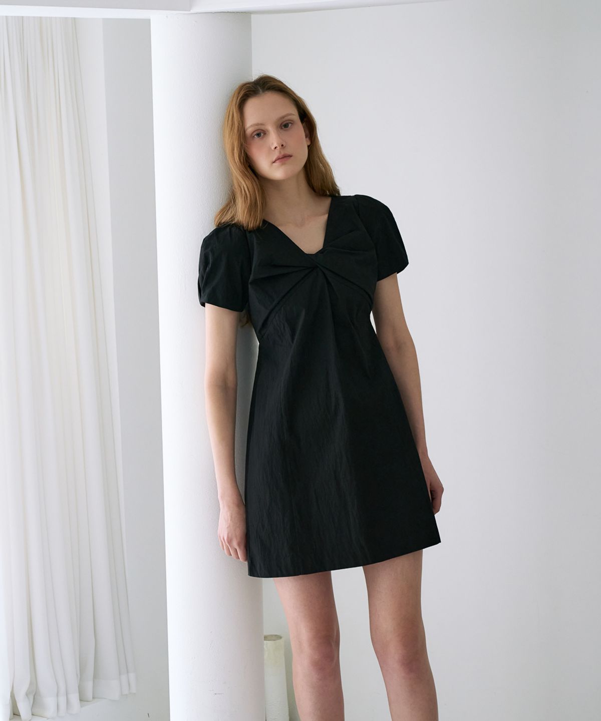 드헤베(DEHEVE) Twist Flare Mini Dress [Black]