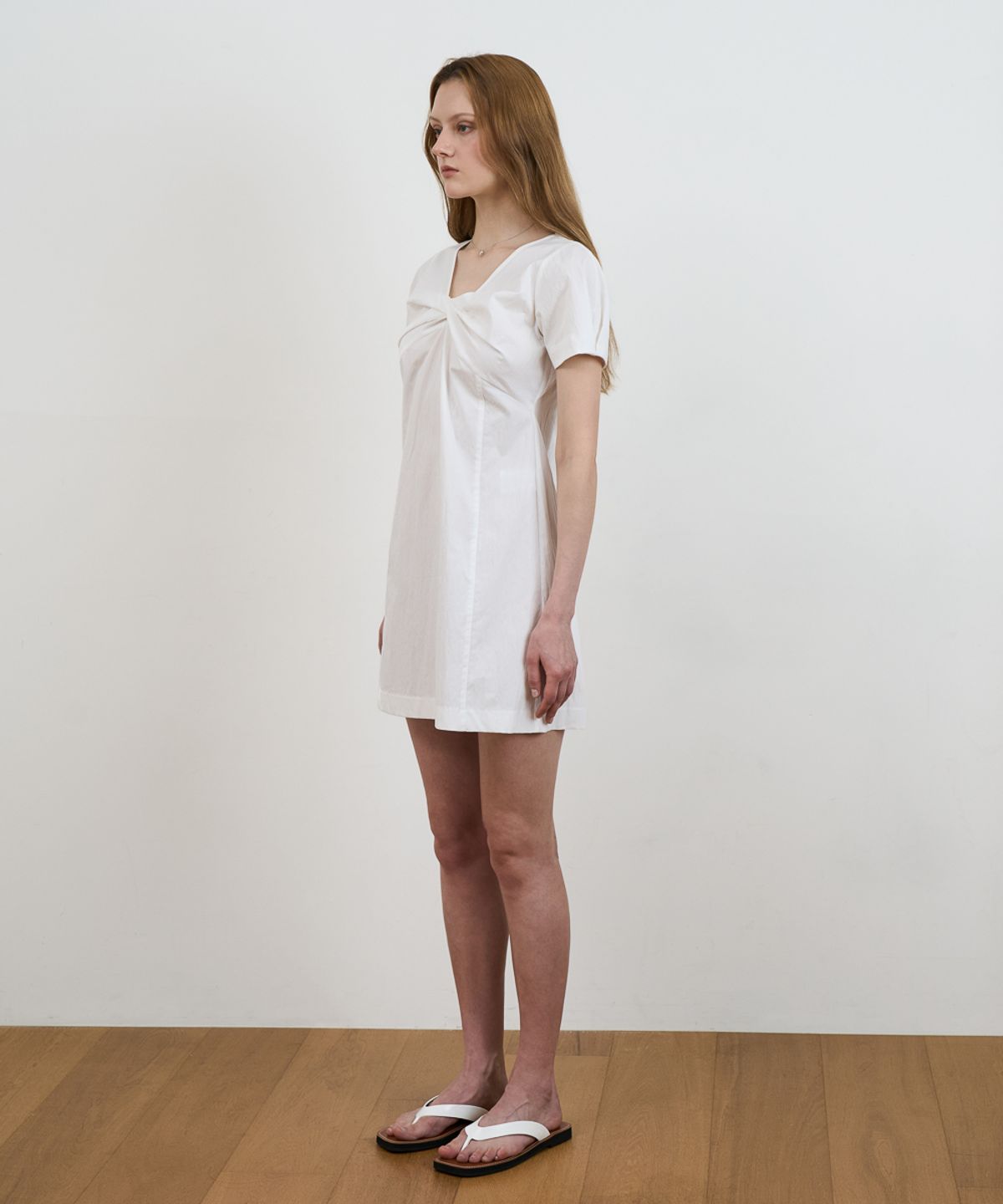 드헤베(DEHEVE) Twist Flare Mini Dress [Ivory]