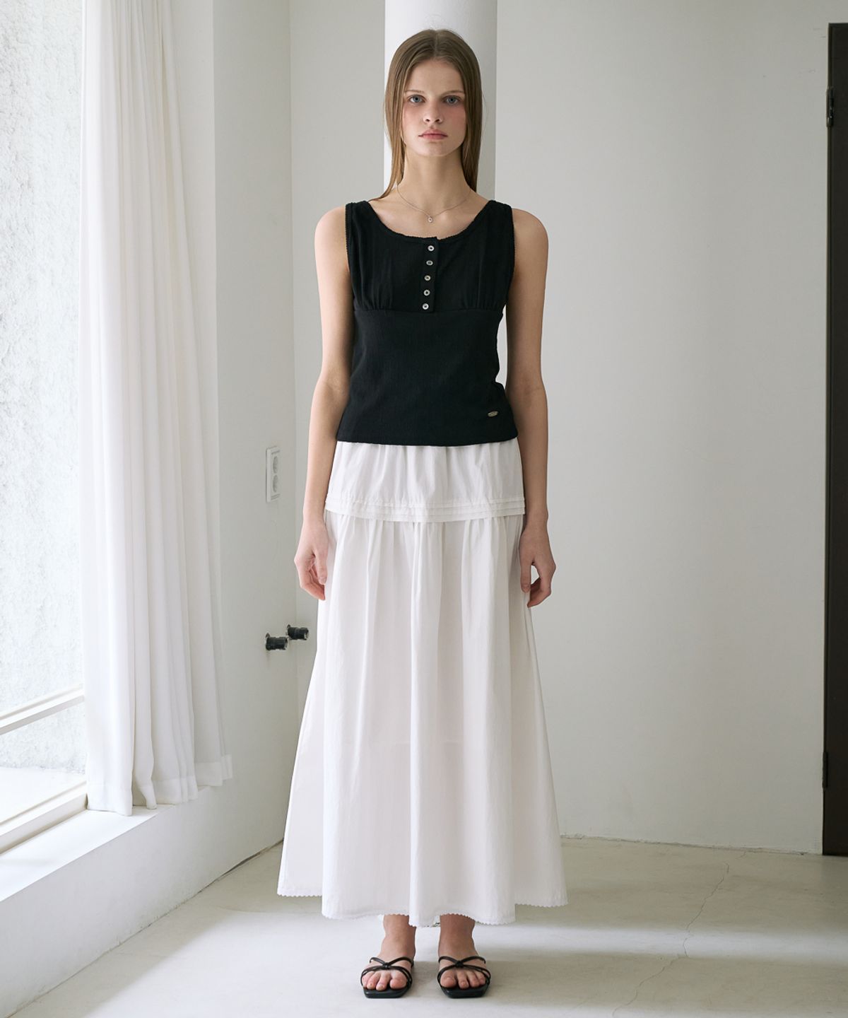 드헤베(DEHEVE) Lace Button Sleeveless [Black]