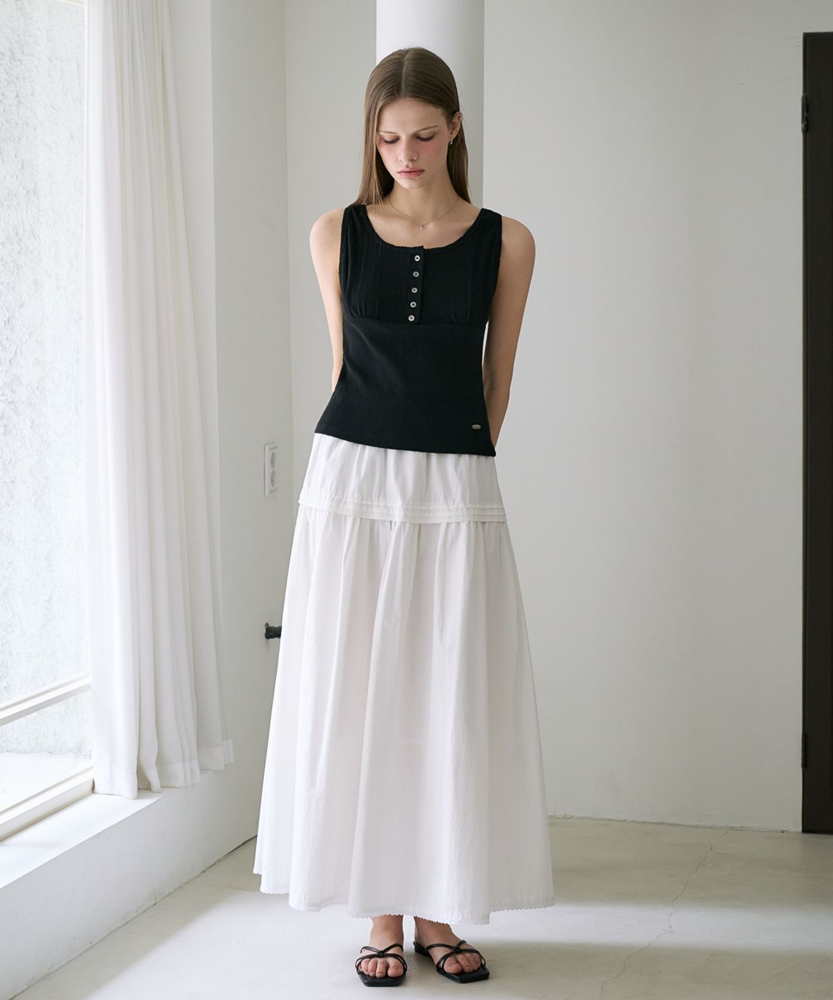 드헤베(DEHEVE) Lace Button Sleeveless [Black]