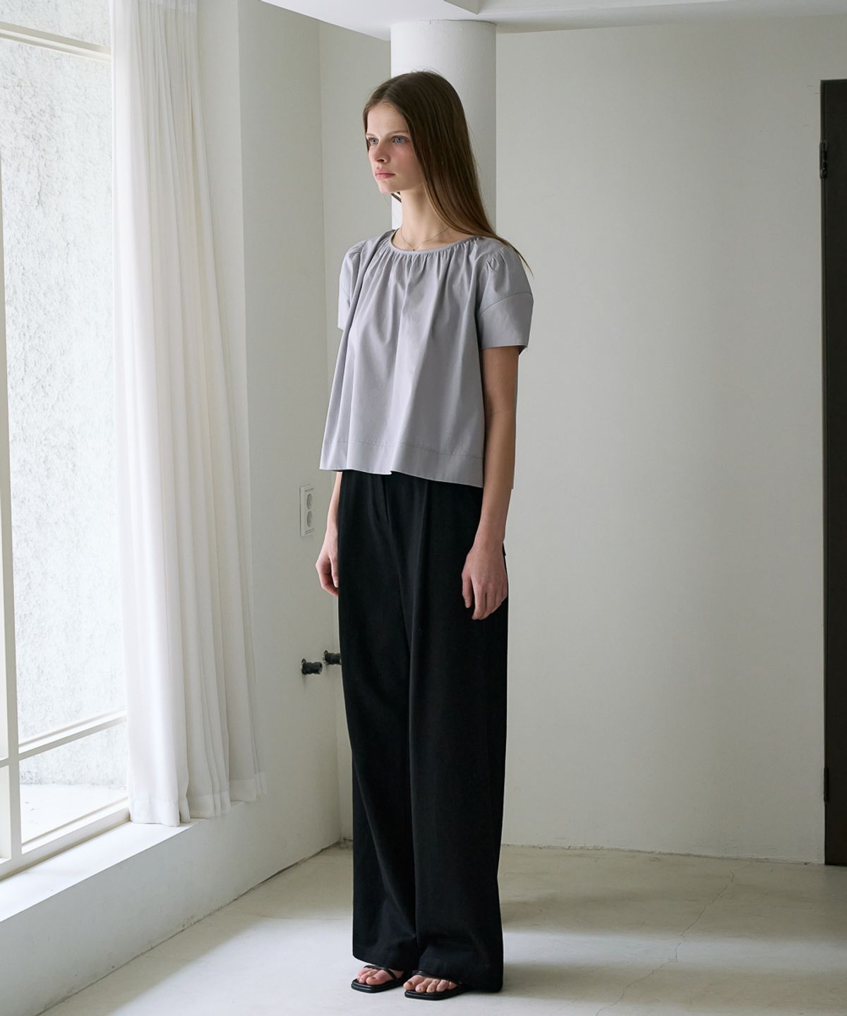 드헤베(DEHEVE) Volume Shirring Blouse [Dusty Blue]