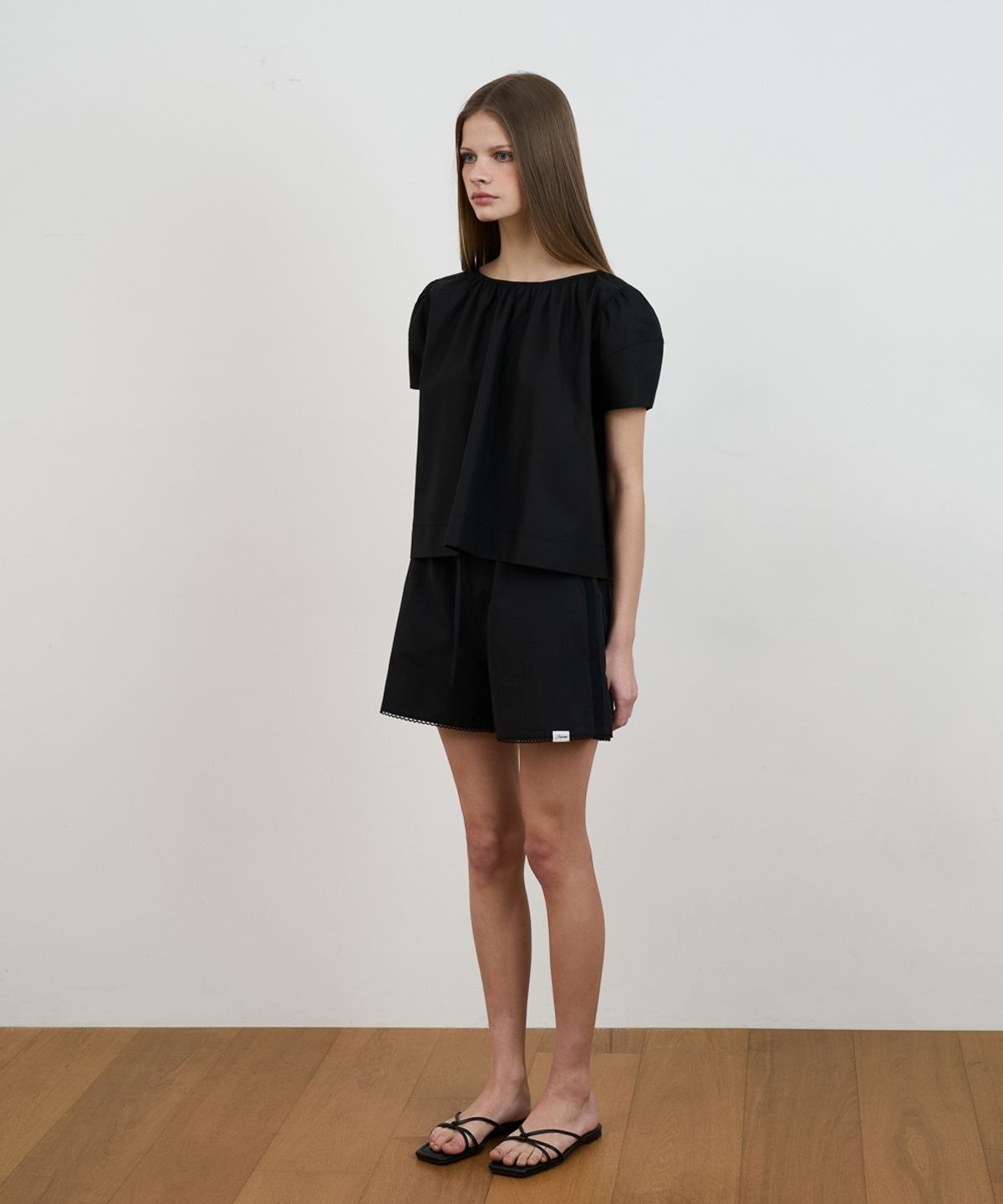 드헤베(DEHEVE) Volume Shirring Blouse [Black]
