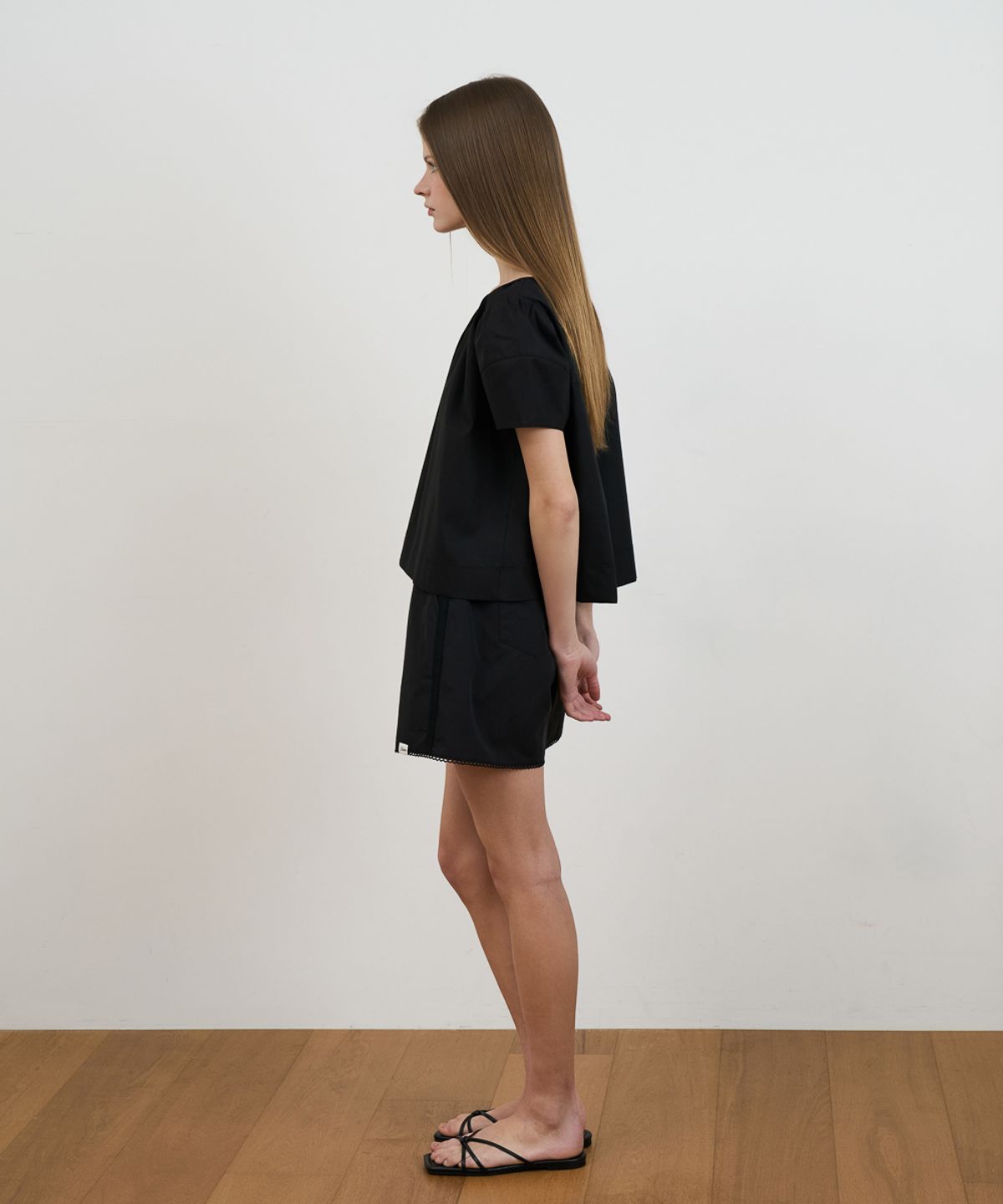 드헤베(DEHEVE) Volume Shirring Blouse [Black]