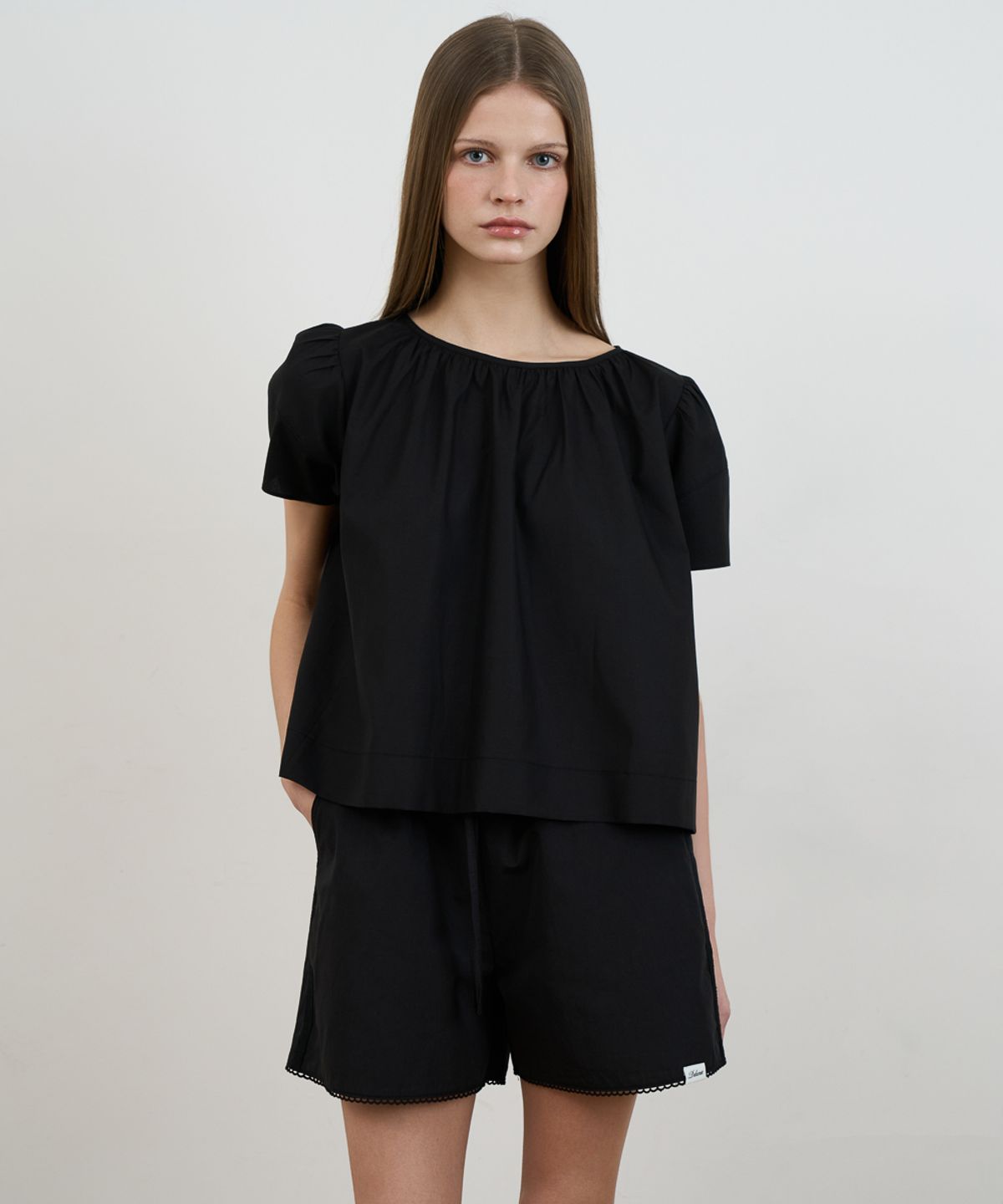 드헤베(DEHEVE) Volume Shirring Blouse [Black]