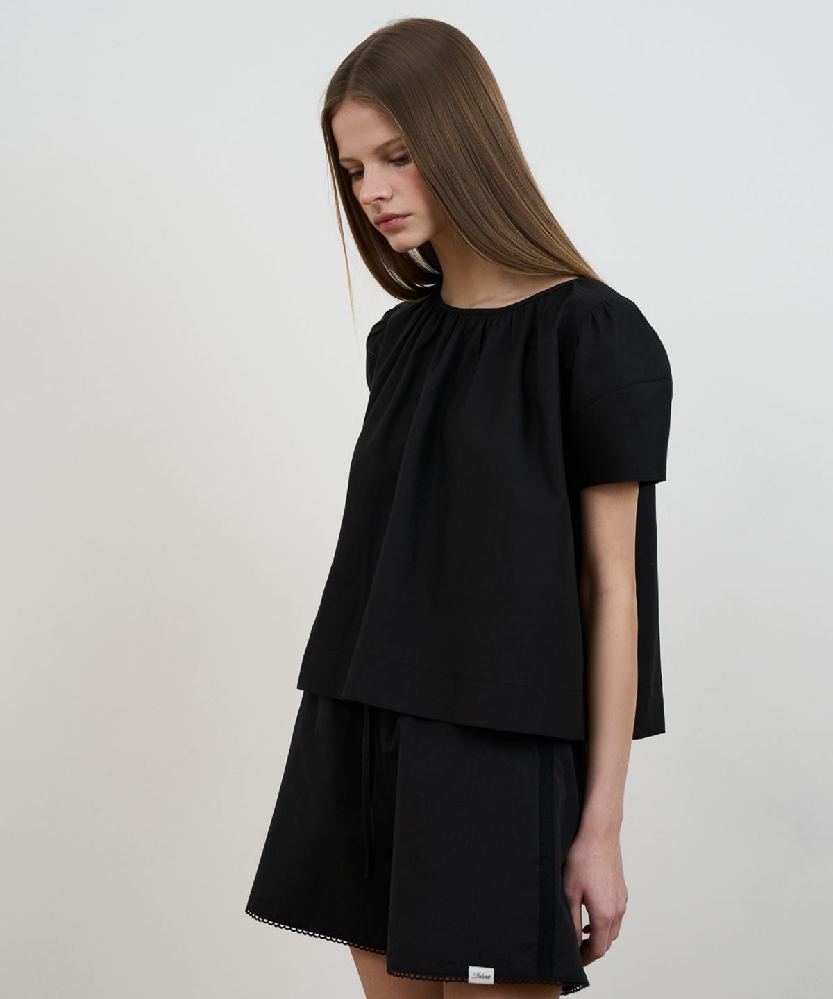 드헤베(DEHEVE) Volume Shirring Blouse [Black]