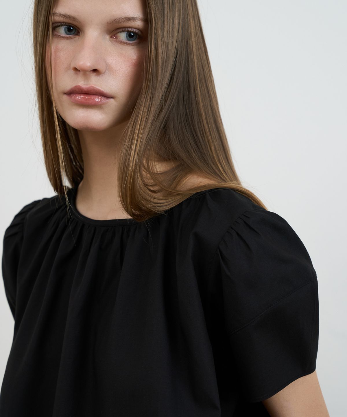 드헤베(DEHEVE) Volume Shirring Blouse [Black]