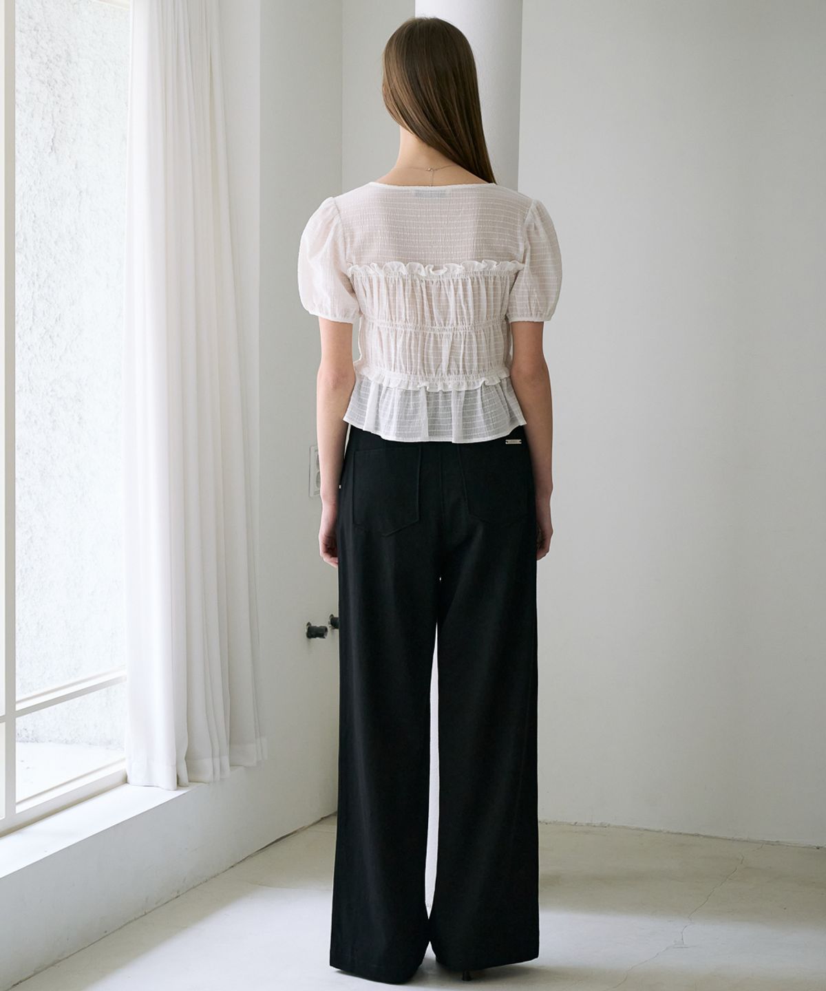 드헤베(DEHEVE) Ribbon Smocked Blouse [Ivory]