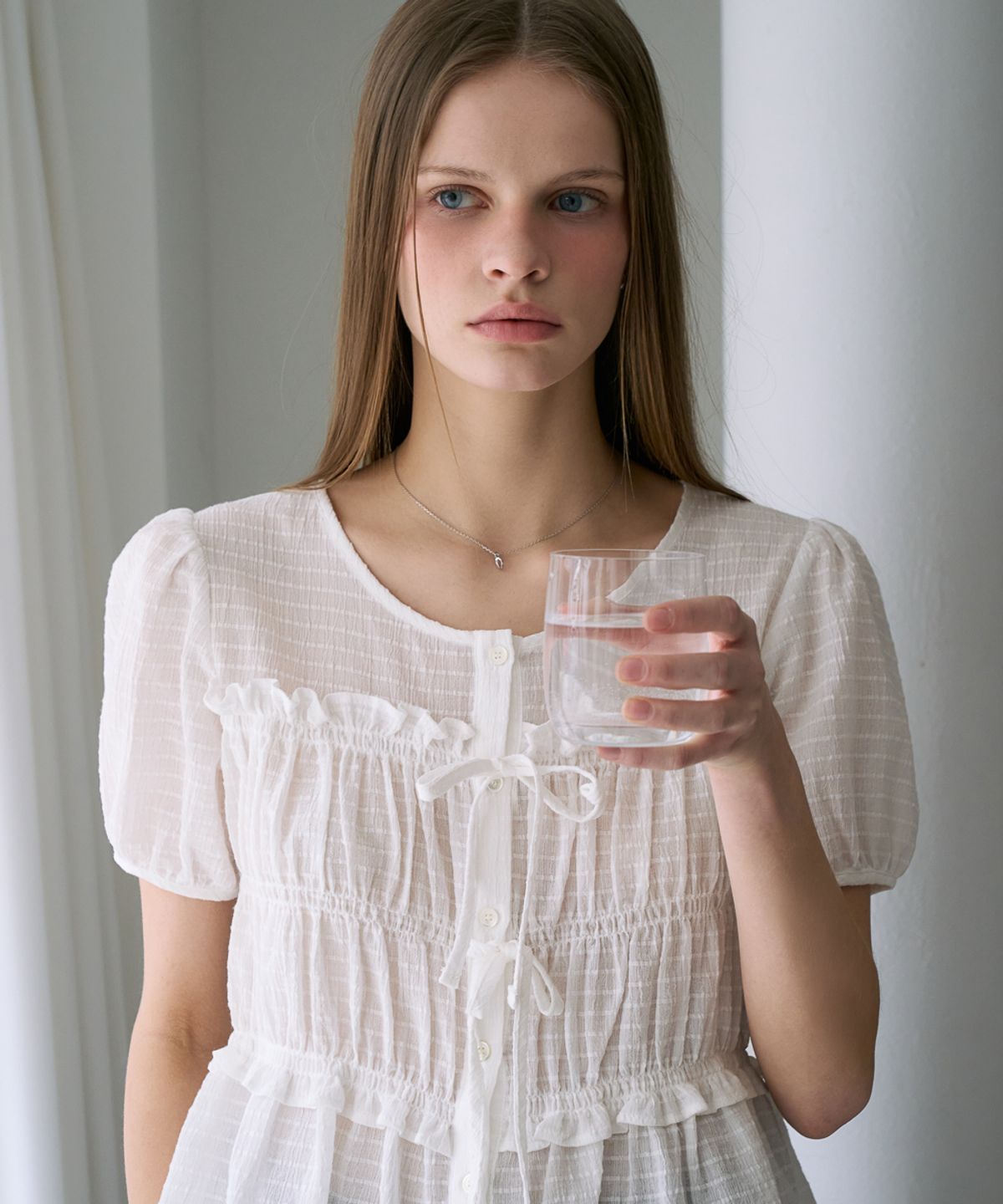 드헤베(DEHEVE) Ribbon Smocked Blouse [Ivory]