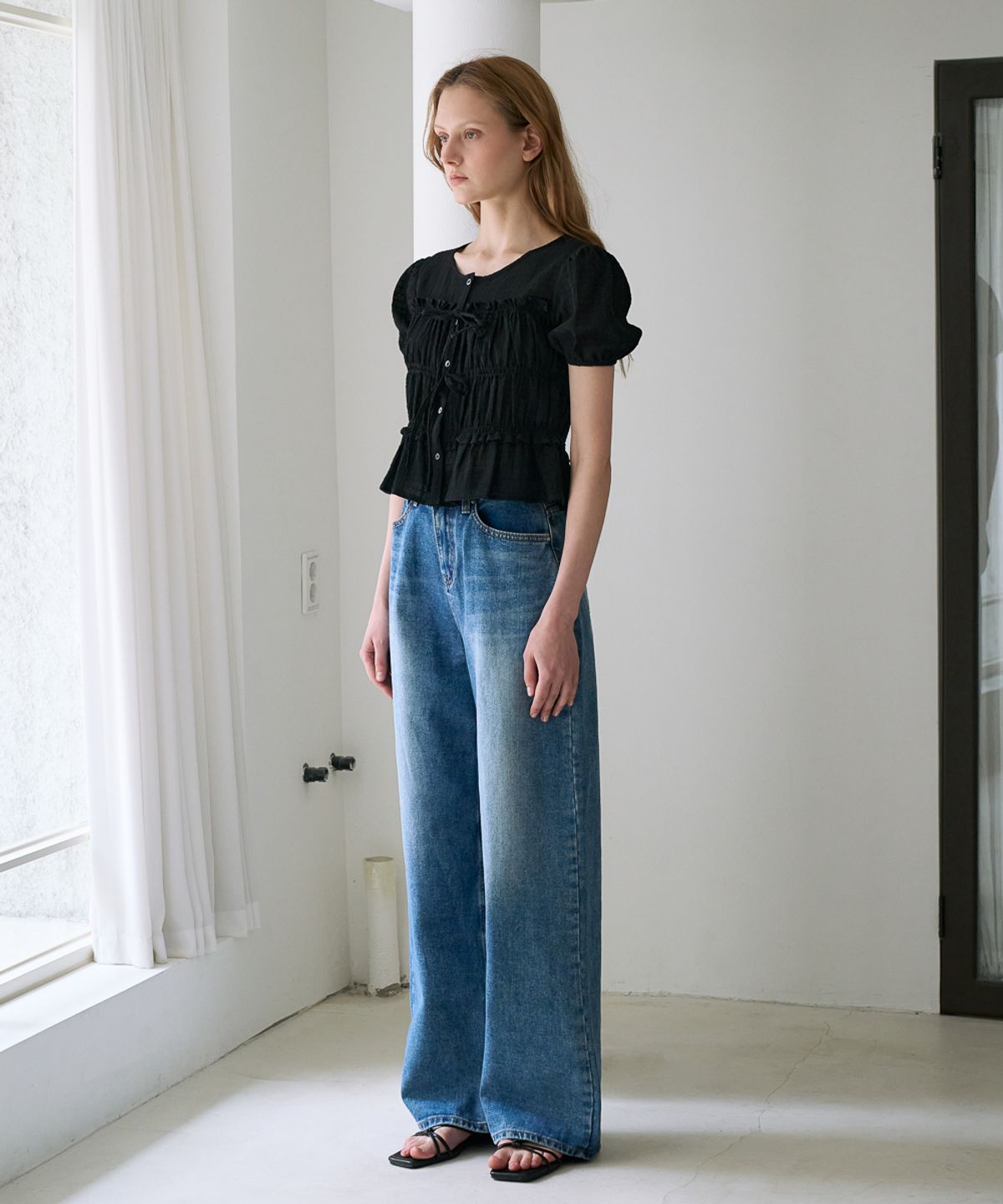 드헤베(DEHEVE) Ribbon Smocked Blouse [Black]