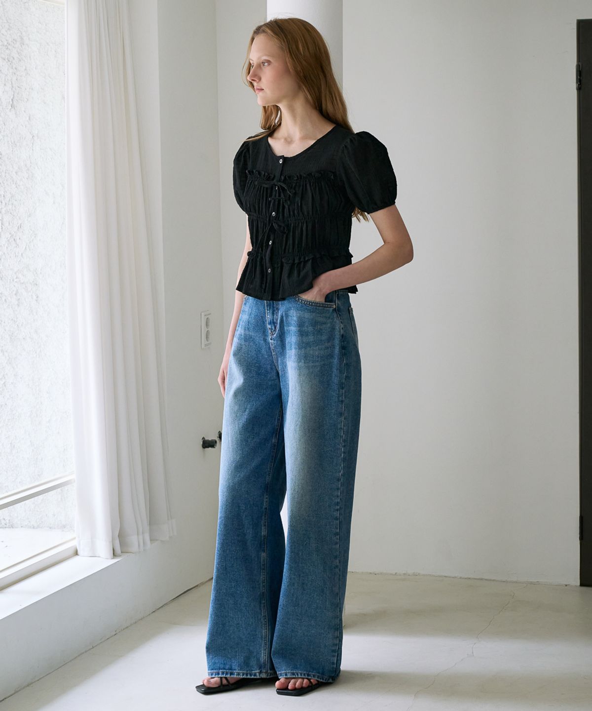 드헤베(DEHEVE) Ribbon Smocked Blouse [Black]