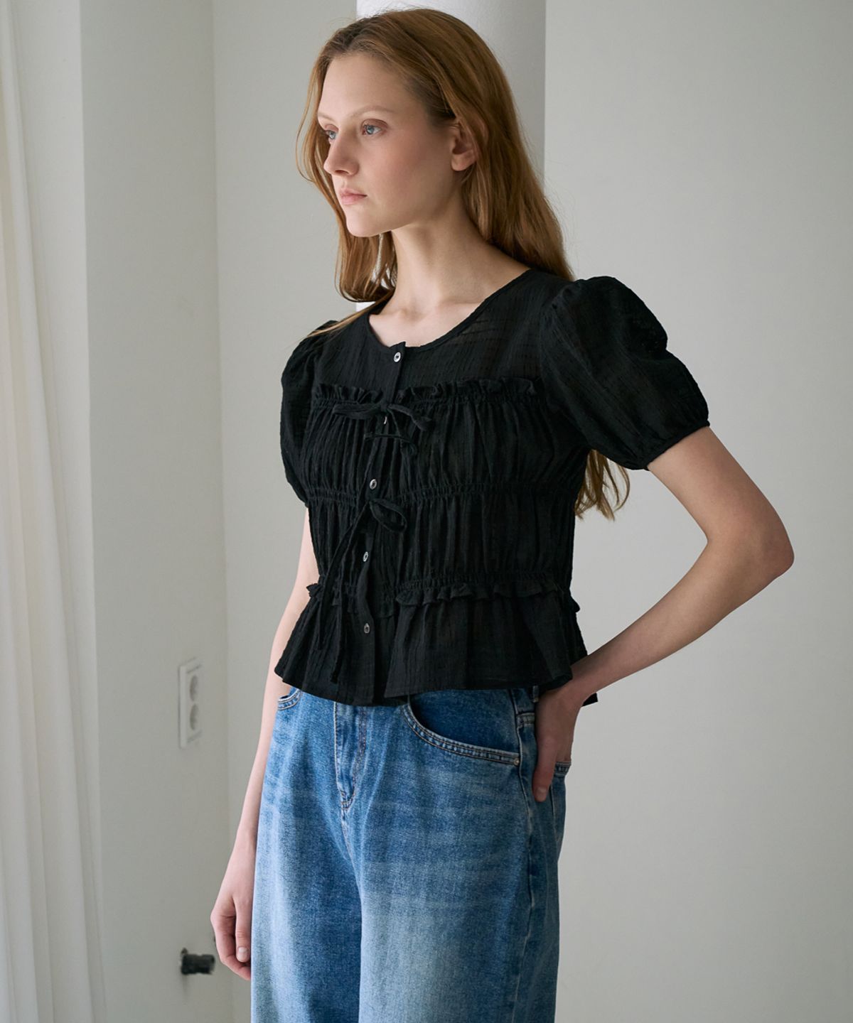 드헤베(DEHEVE) Ribbon Smocked Blouse [Black]