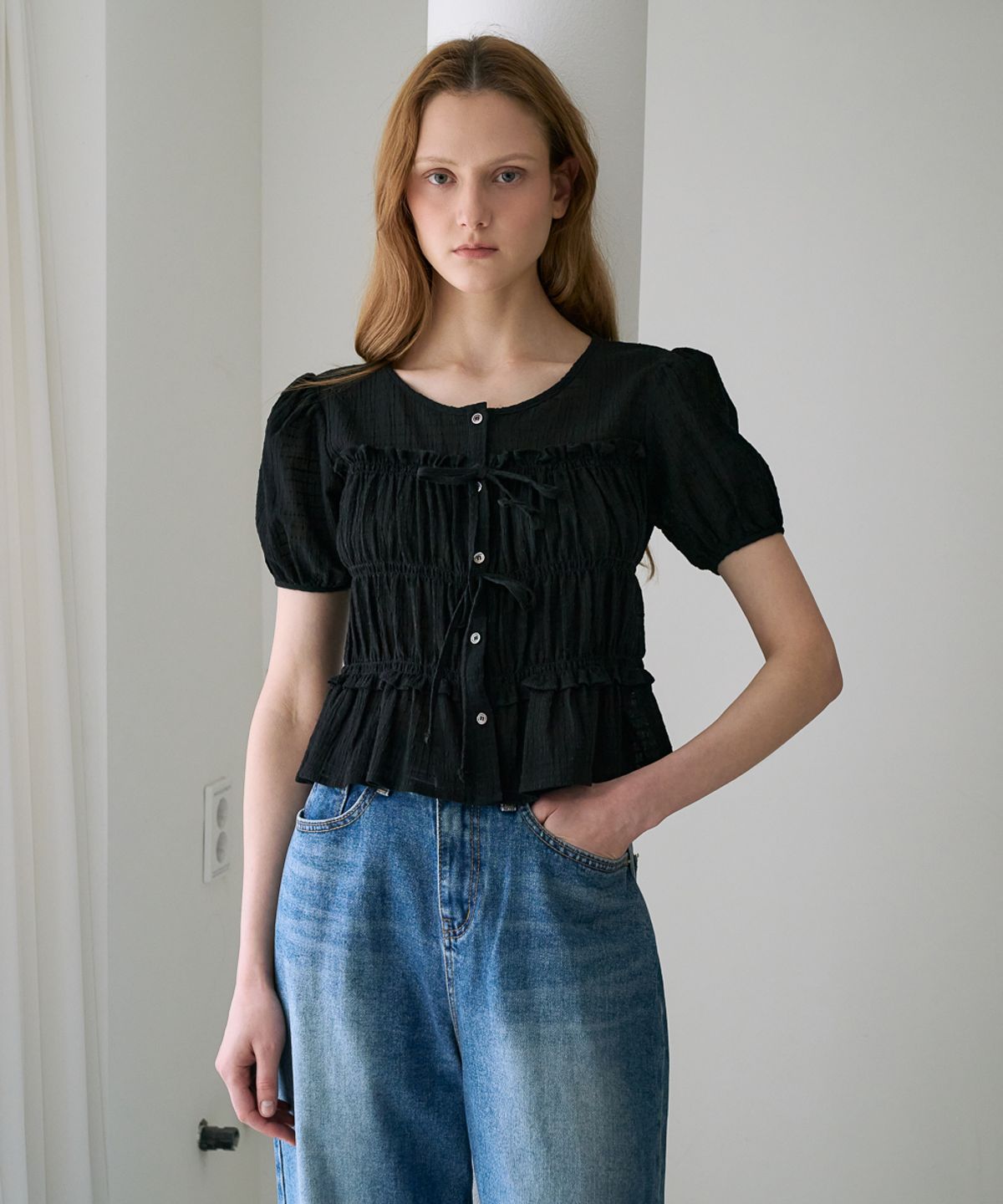 드헤베(DEHEVE) Ribbon Smocked Blouse [Black]