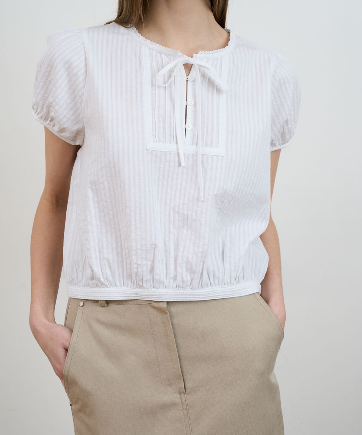 드헤베(DEHEVE) Puff Sleeve Ribbon Blouse [Ivory]