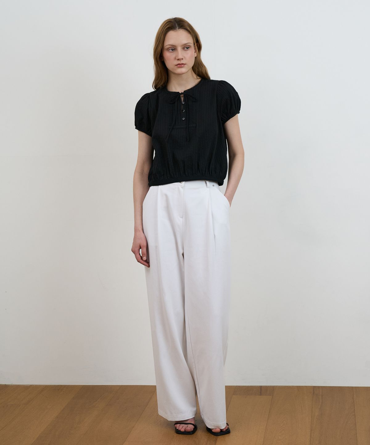드헤베(DEHEVE) Puff Sleeve Ribbon Blouse [Black]
