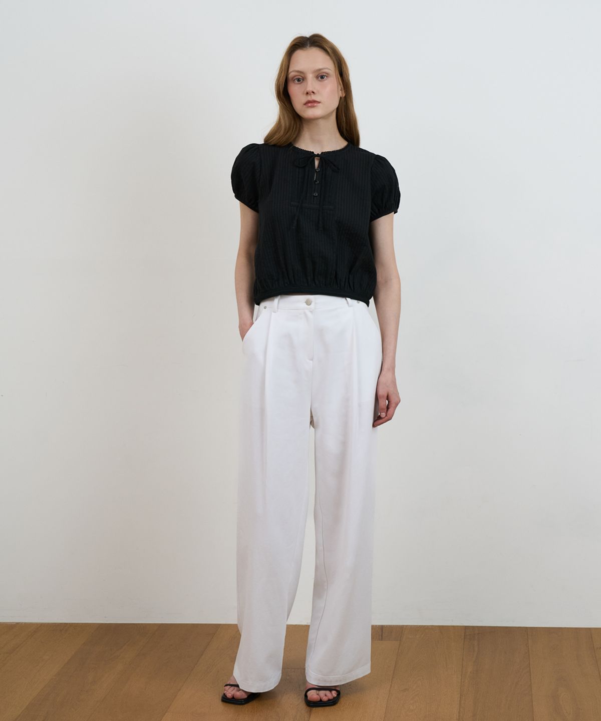 드헤베(DEHEVE) Puff Sleeve Ribbon Blouse [Black]
