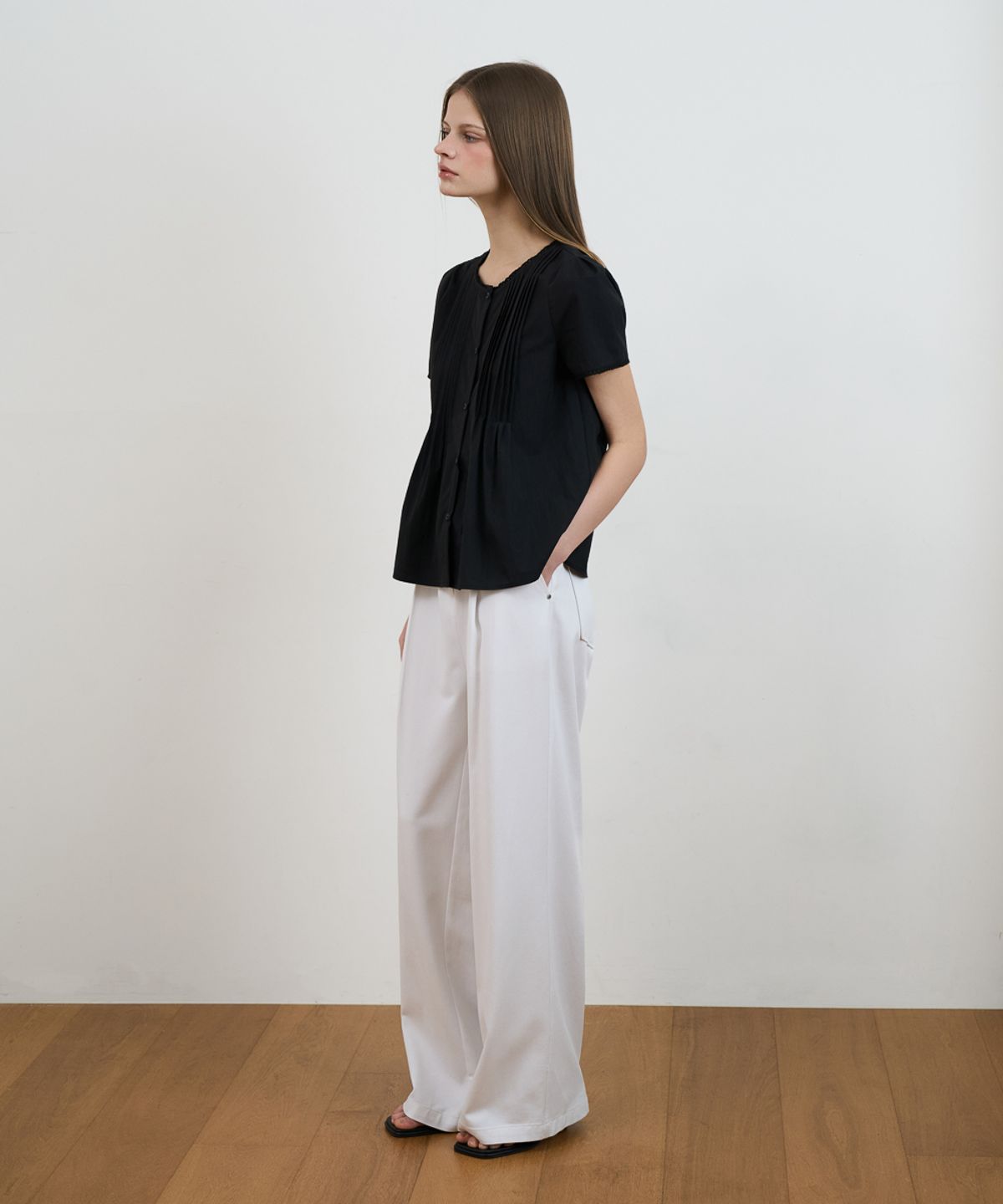 드헤베(DEHEVE) Lace Trim Pintuck Blouse [Black]