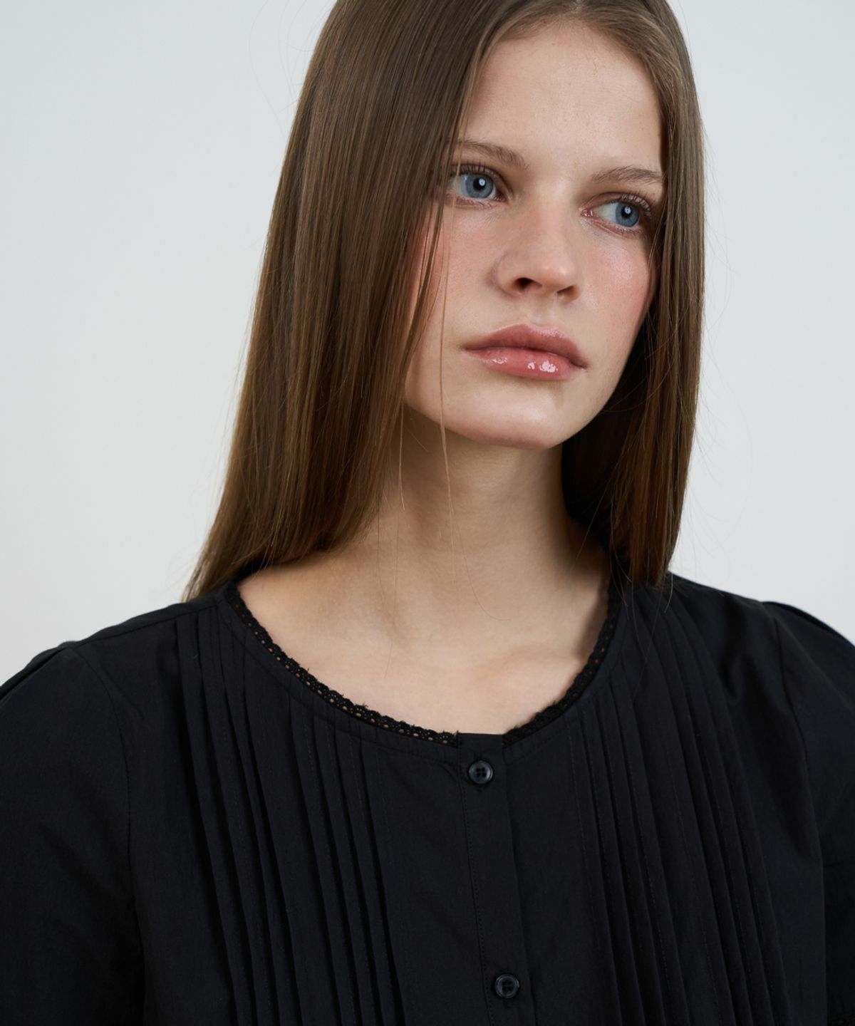 드헤베(DEHEVE) Lace Trim Pintuck Blouse [Black]