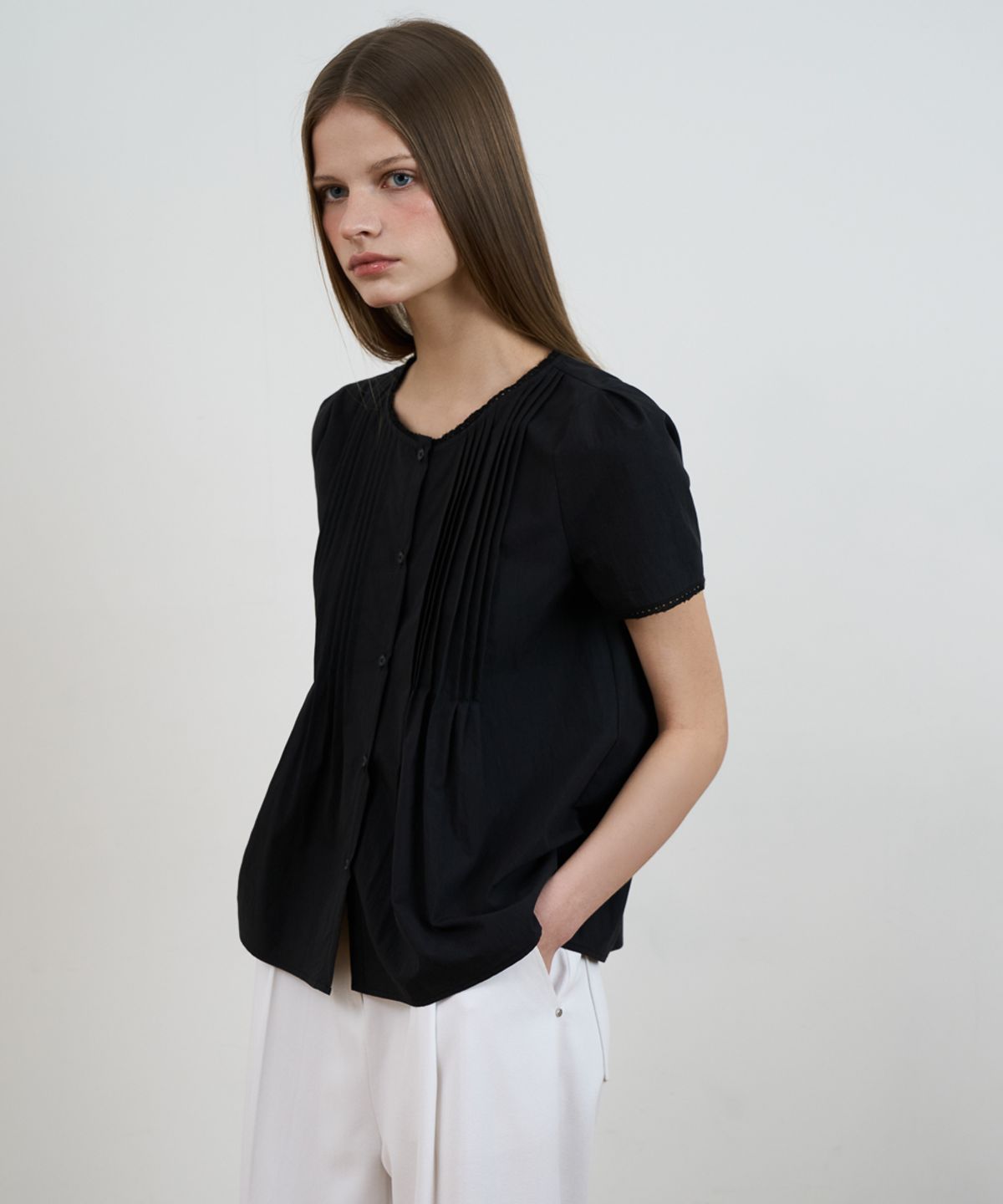 드헤베(DEHEVE) Lace Trim Pintuck Blouse [Black]