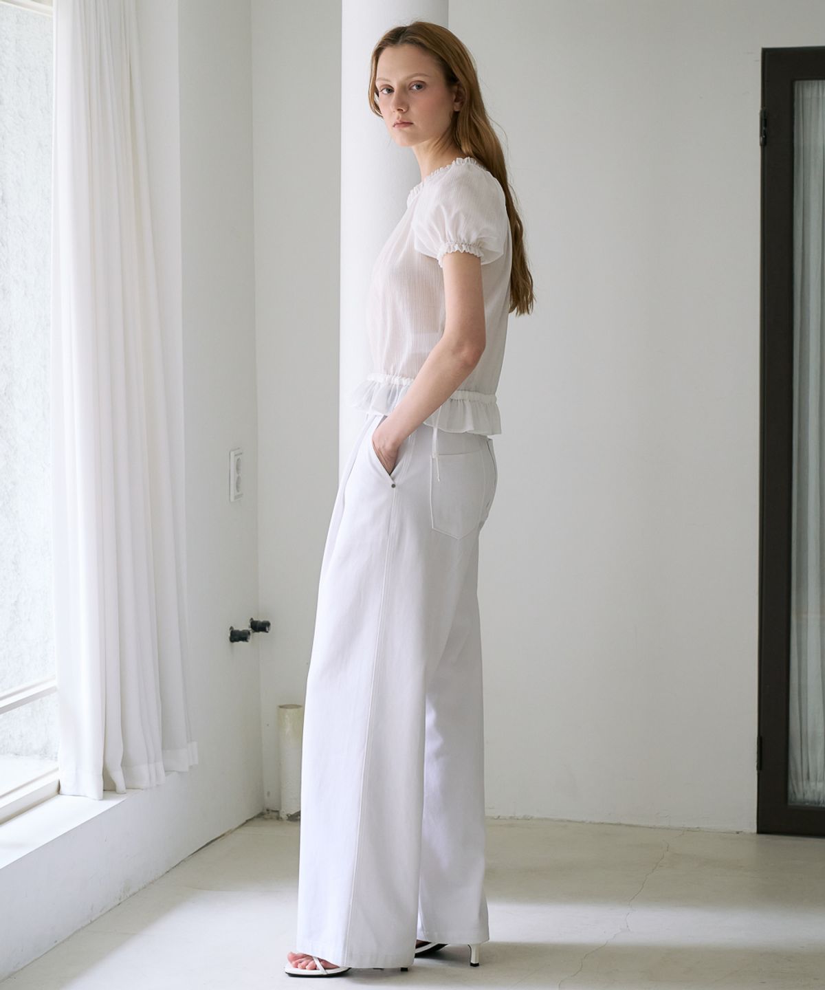 드헤베(DEHEVE) Frill Puff Crop Blouse [Ivory]