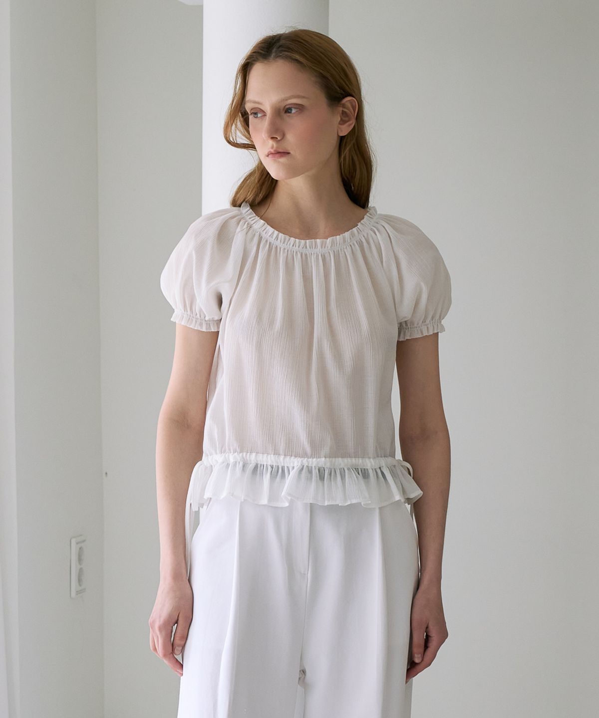 드헤베(DEHEVE) Frill Puff Crop Blouse [Ivory]