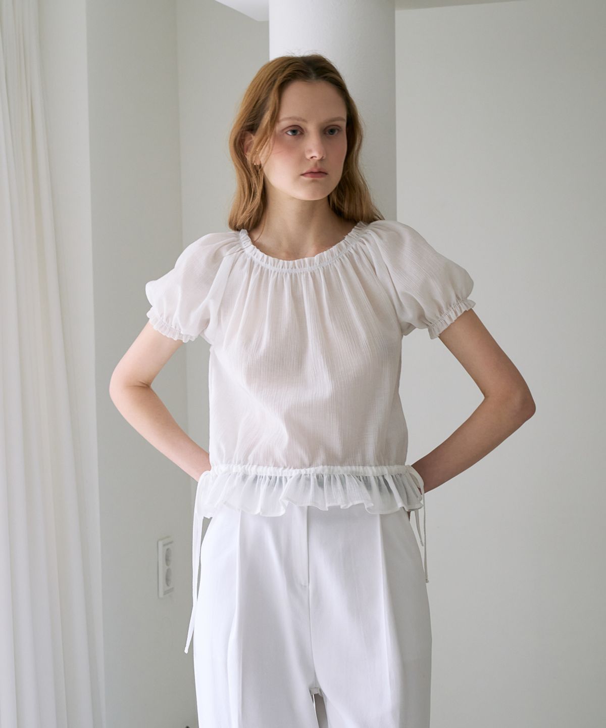 드헤베(DEHEVE) Frill Puff Crop Blouse [Ivory]