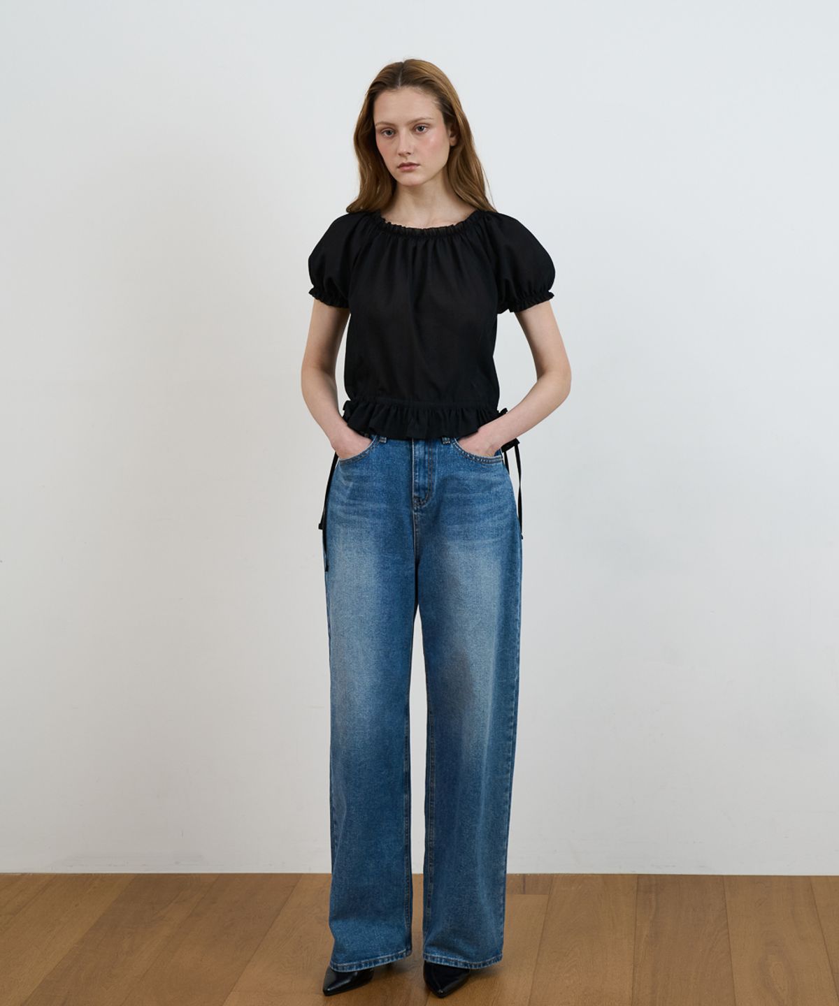 드헤베(DEHEVE) Frill Puff Crop Blouse [Black]